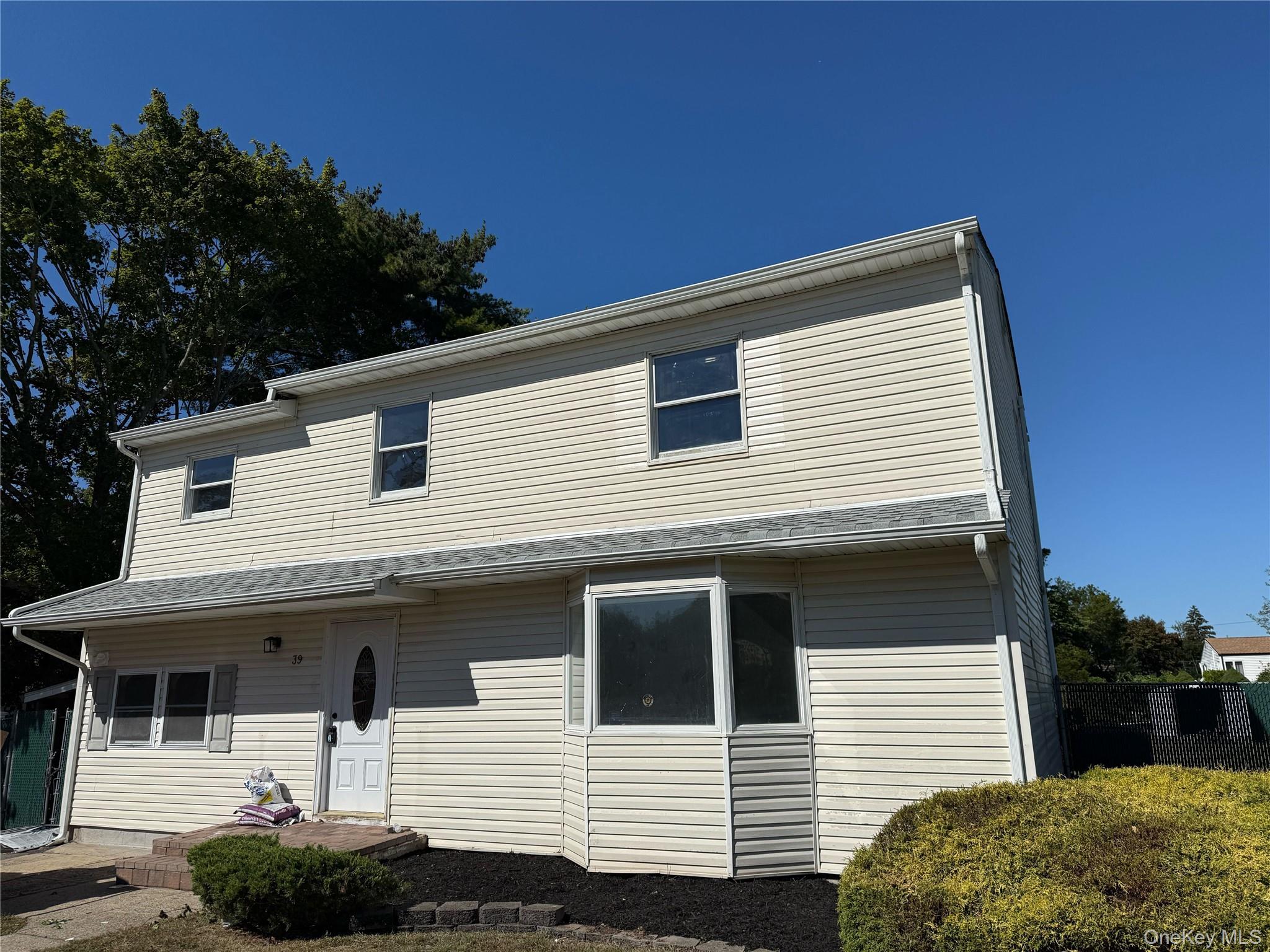 39 2nd Place, Central Islip, NY 11722