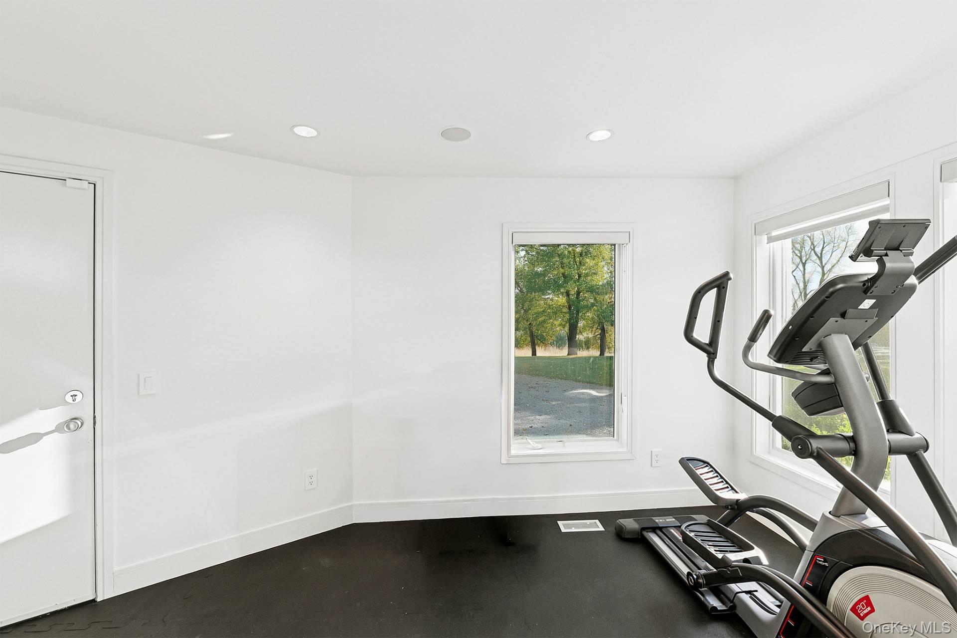 2587 Deerfield Road, Sag Harbor, NY 11963