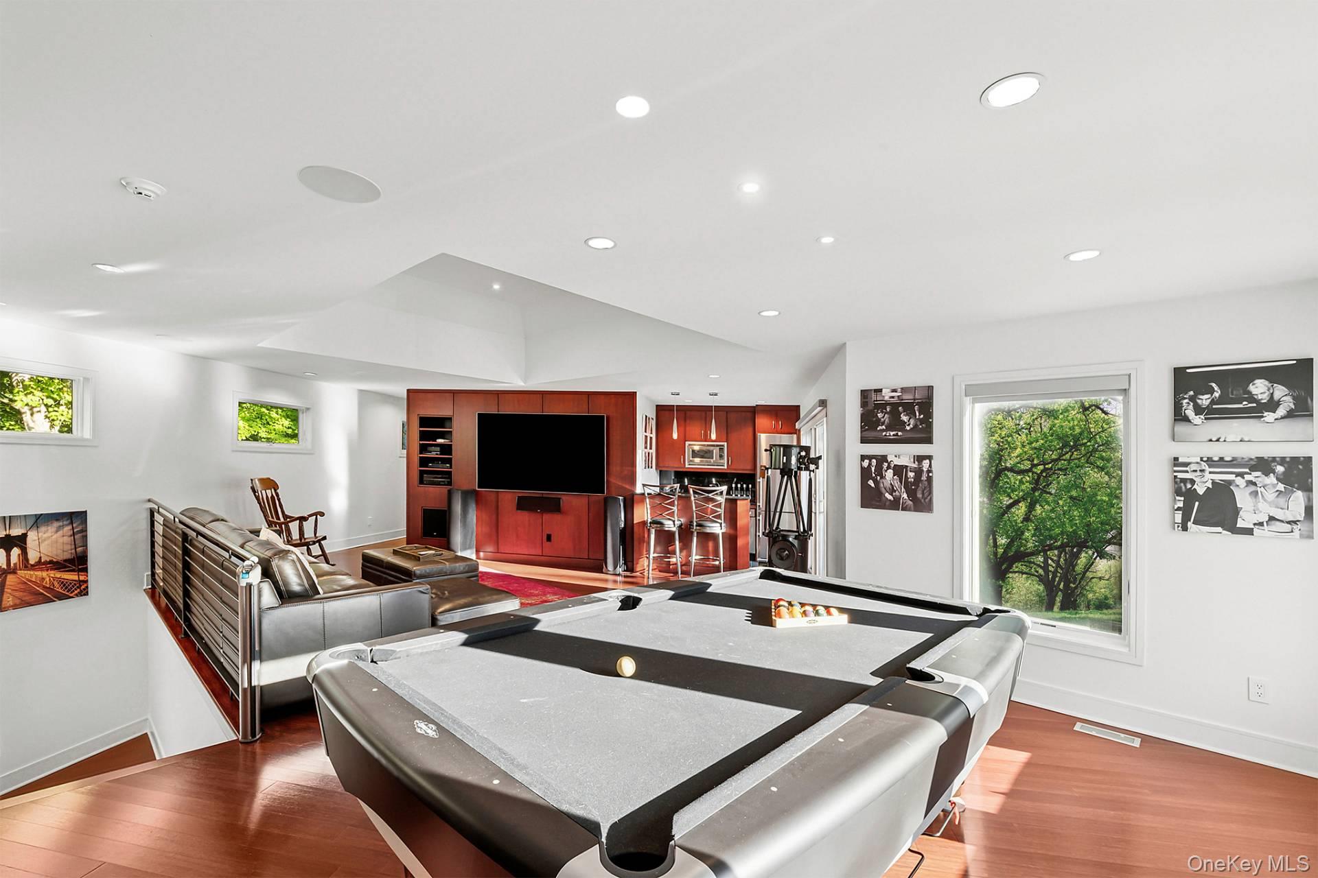 2587 Deerfield Road, Sag Harbor, NY 11963