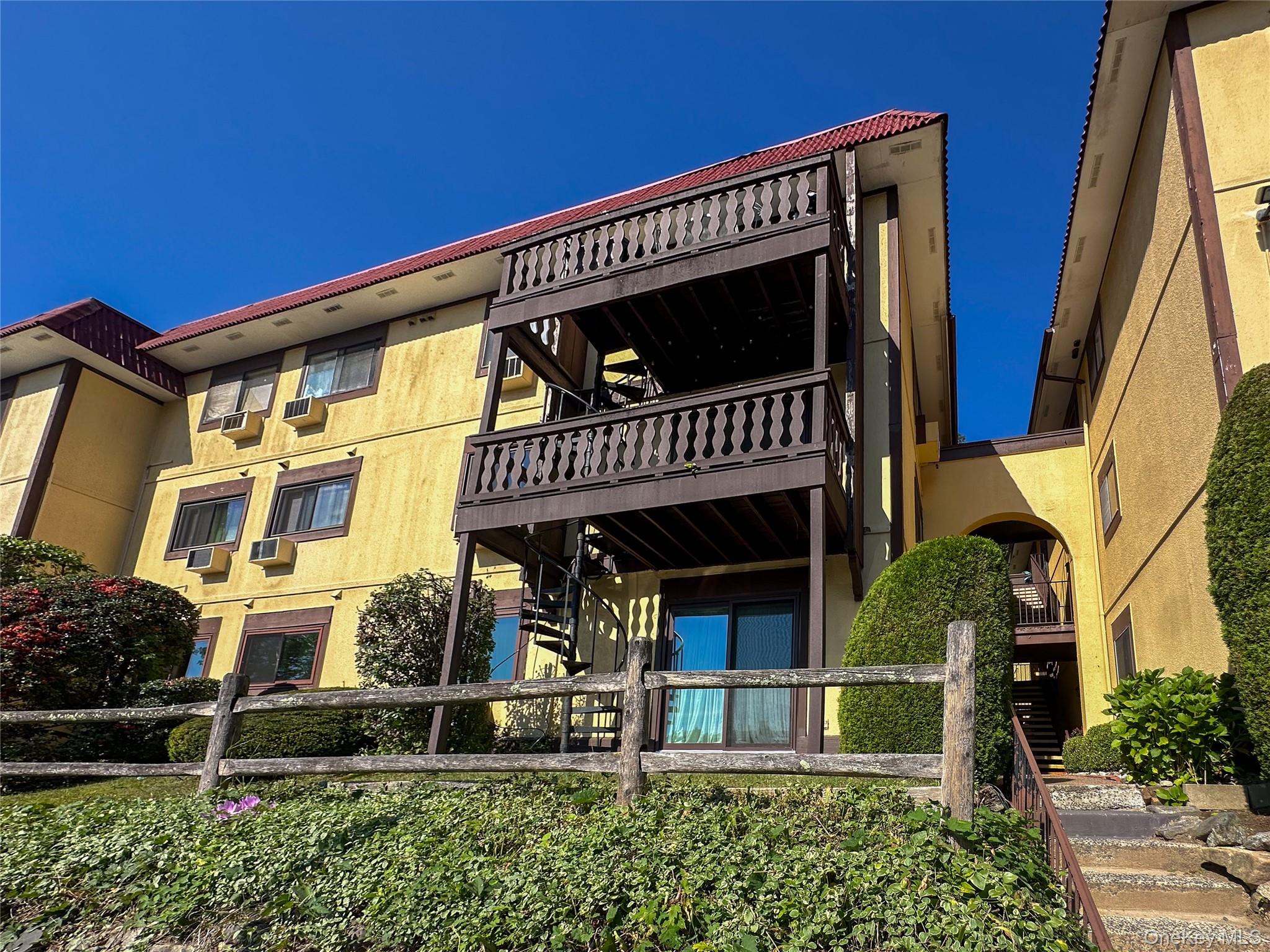 18 Granada Crescent # 1, White Plains, NY 10603