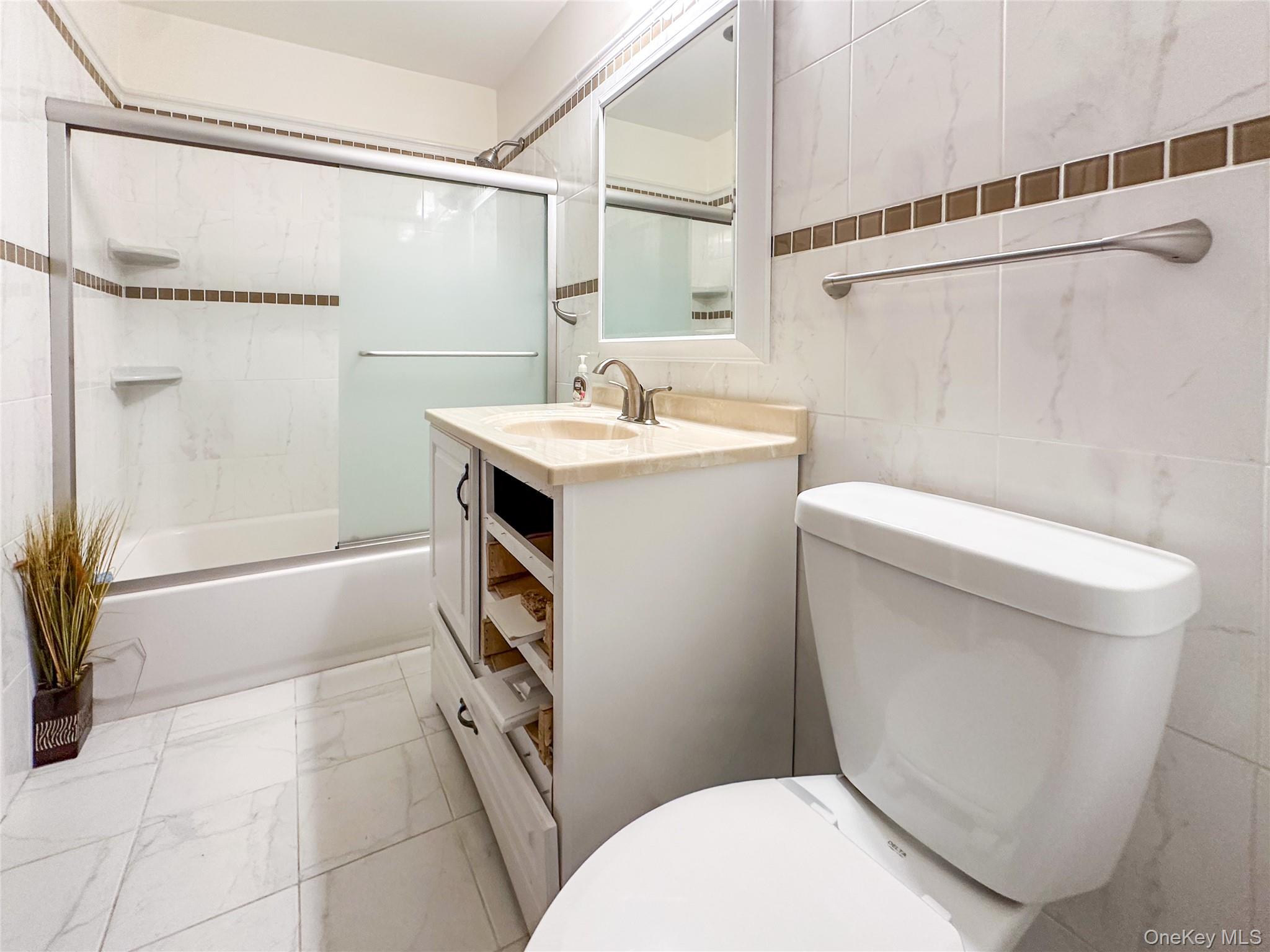 18 Granada Crescent # 1, White Plains, NY 10603