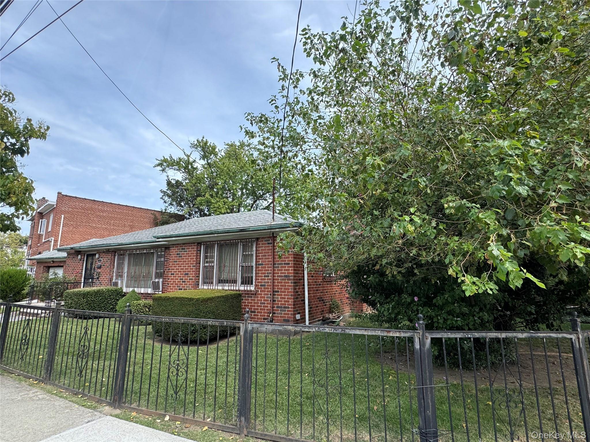 180 Swinton Avenue, Bronx, NY 10465