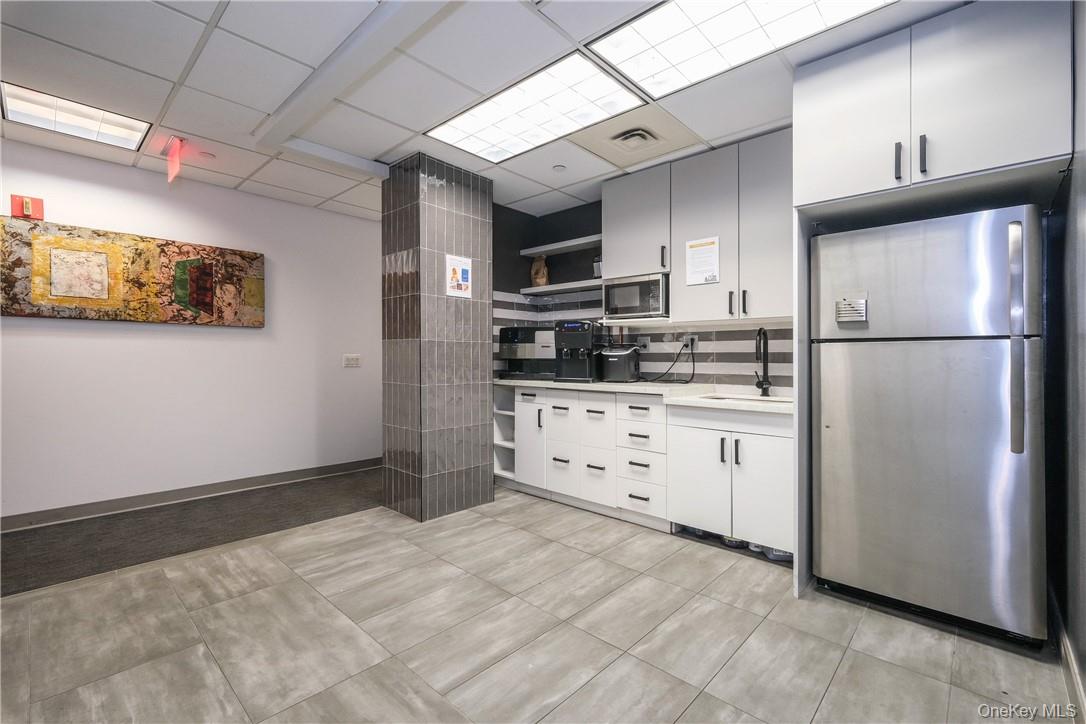 733 E 3 Avenue, New York (Manhattan), NY 10017