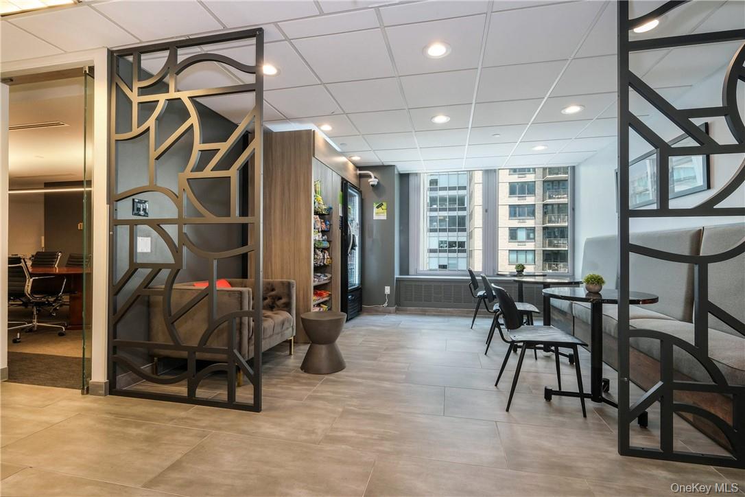 733 E 3 Avenue, New York (Manhattan), NY 10017