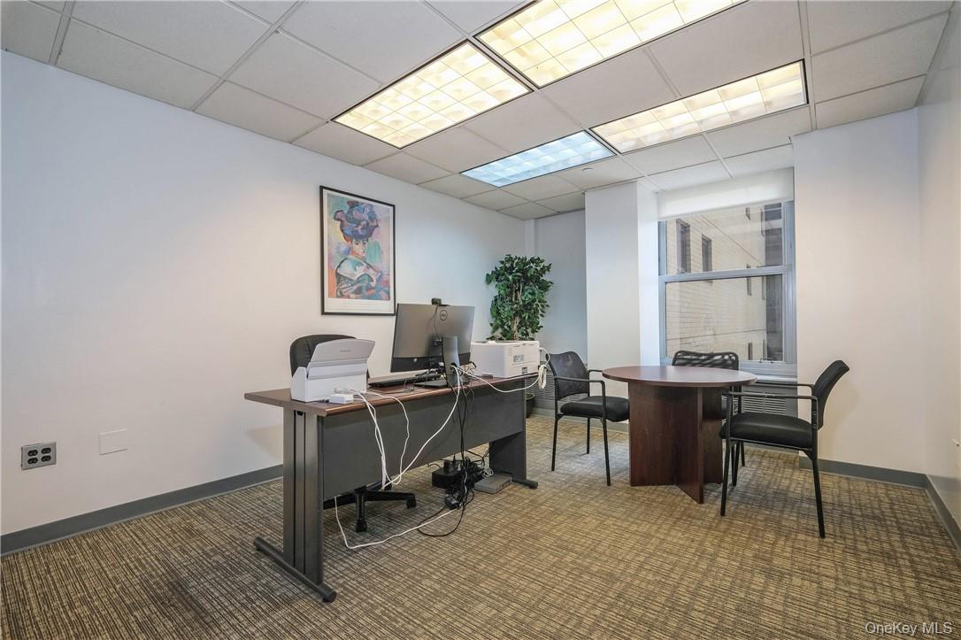 733 E 3 Avenue, New York (Manhattan), NY 10017