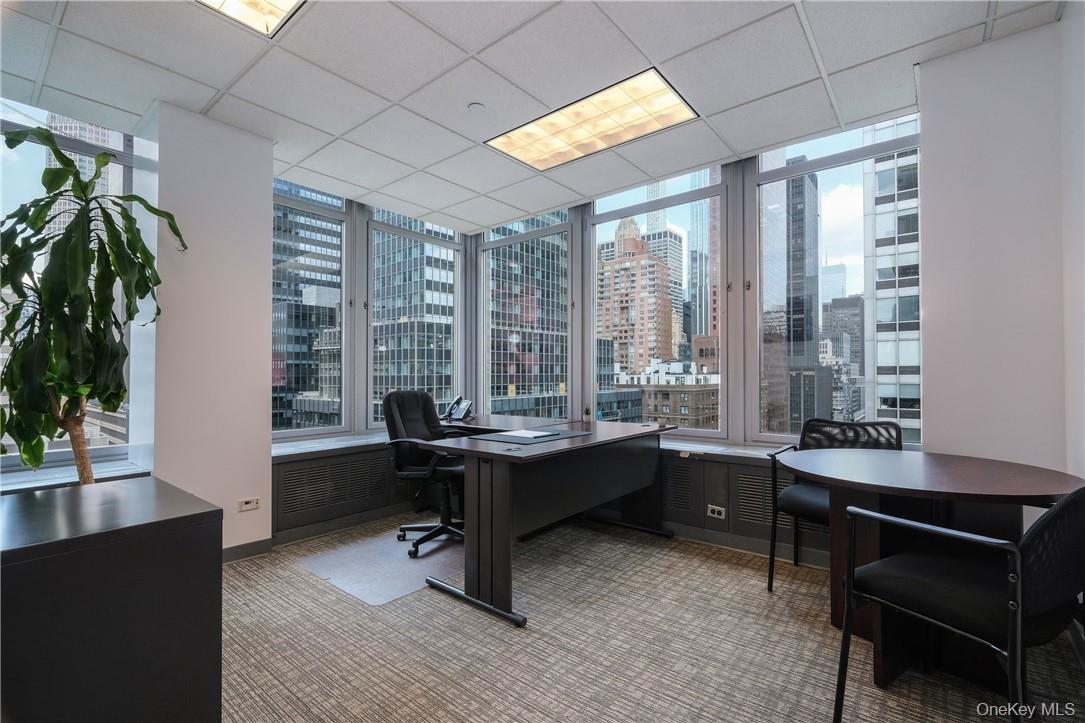 733 E 3 Avenue, New York (Manhattan), NY 10017