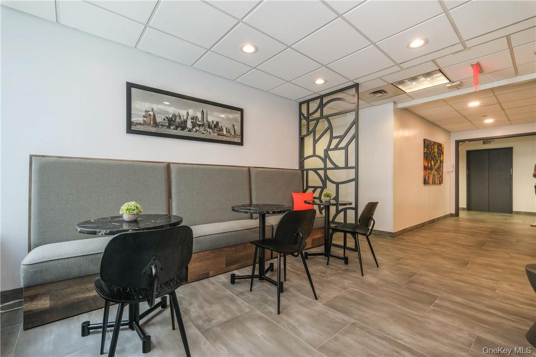 733 E 3 Avenue, New York (Manhattan), NY 10017