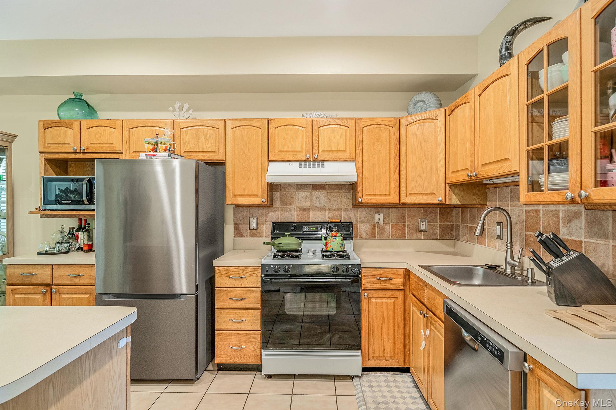 10 Sea Court Lane, Port Jefferson, NY 11777