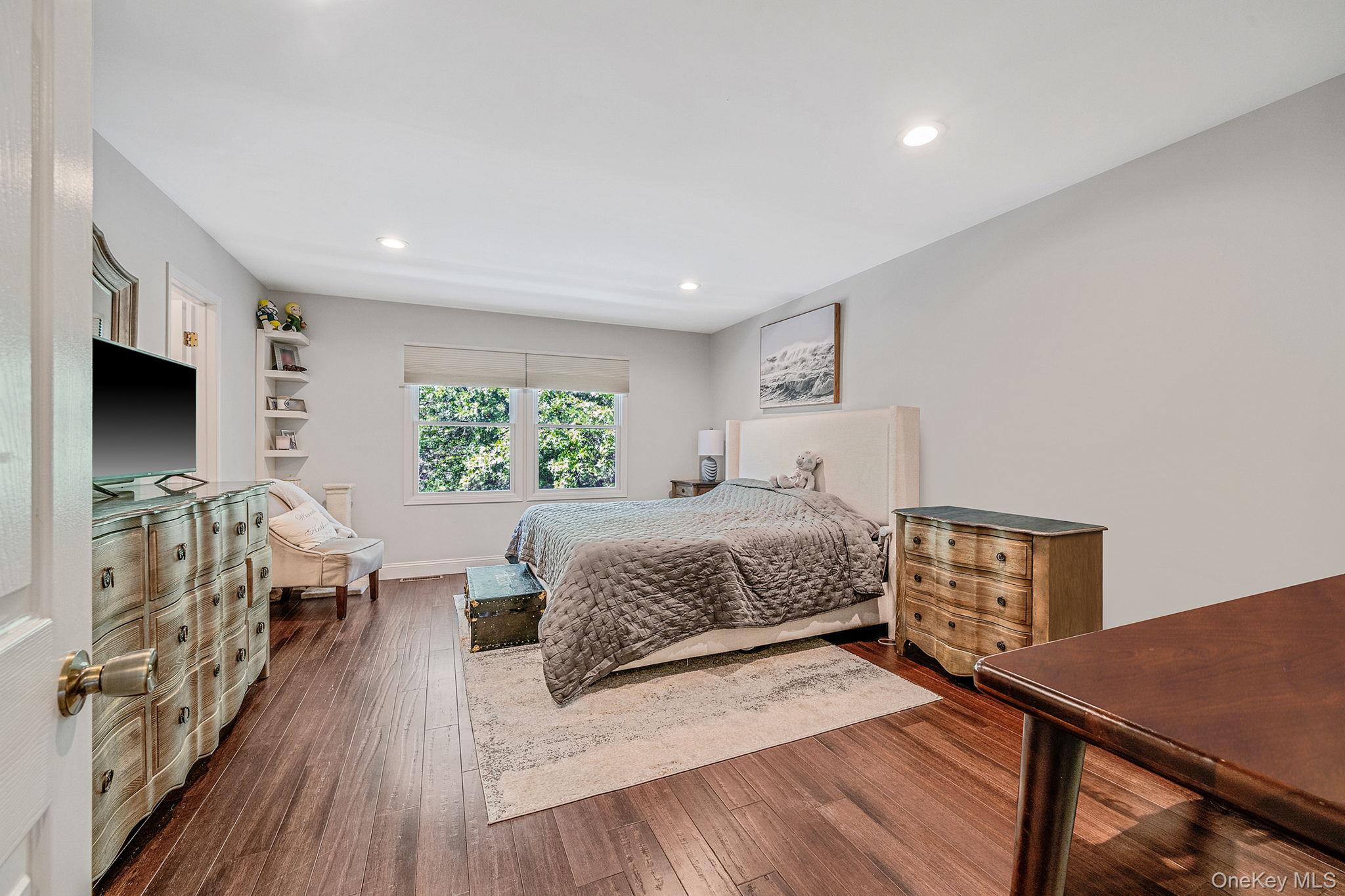 10 Sea Court Lane, Port Jefferson, NY 11777