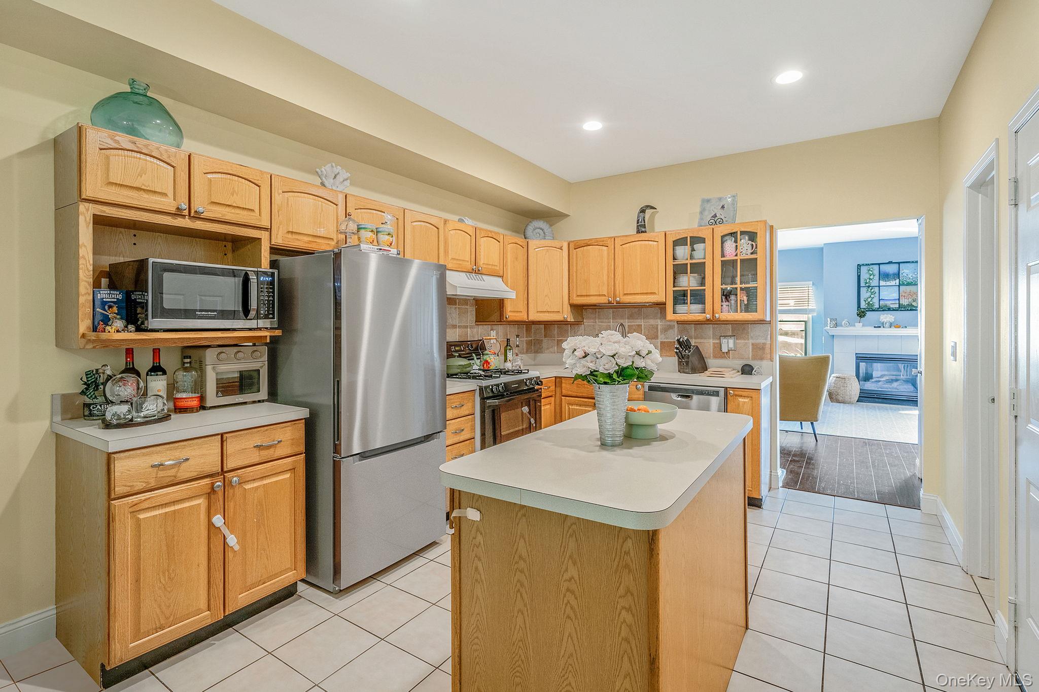 10 Sea Court Lane, Port Jefferson, NY 11777