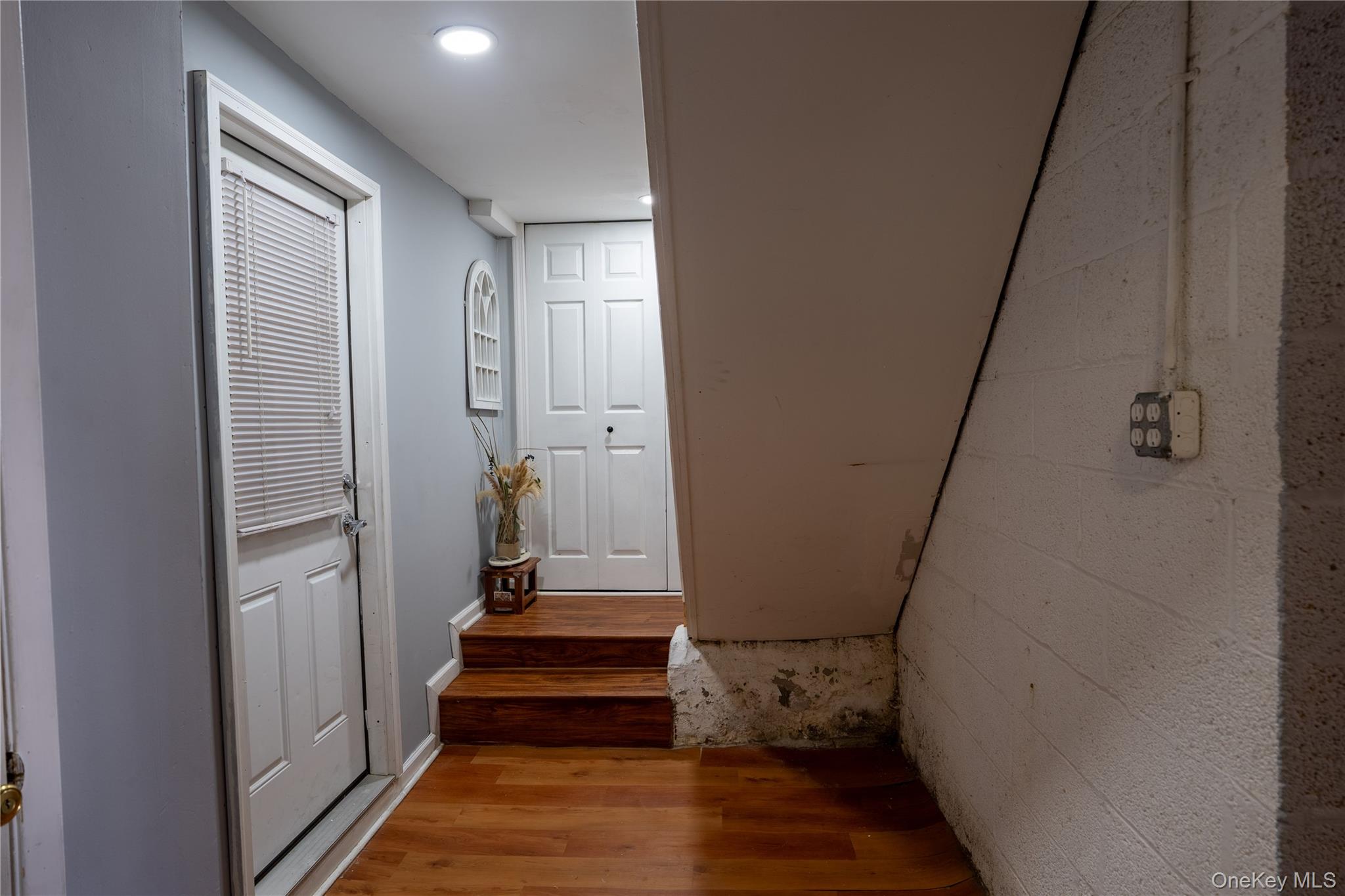 955 E 212th Street, Bronx, NY 10469