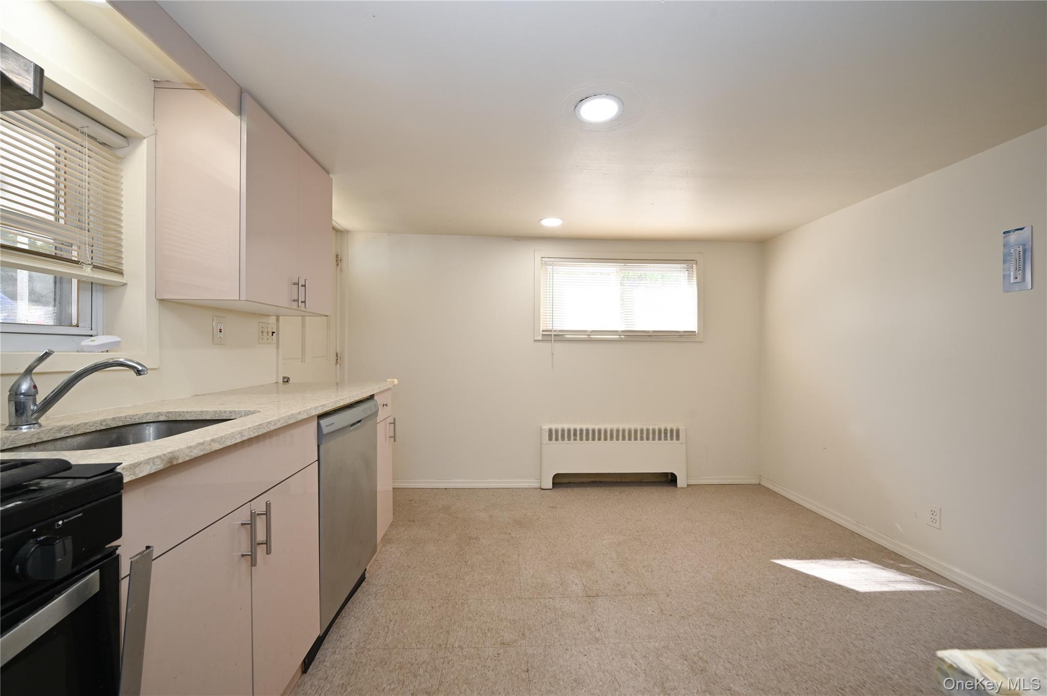 11 Lee Court, Great Neck, NY 11024