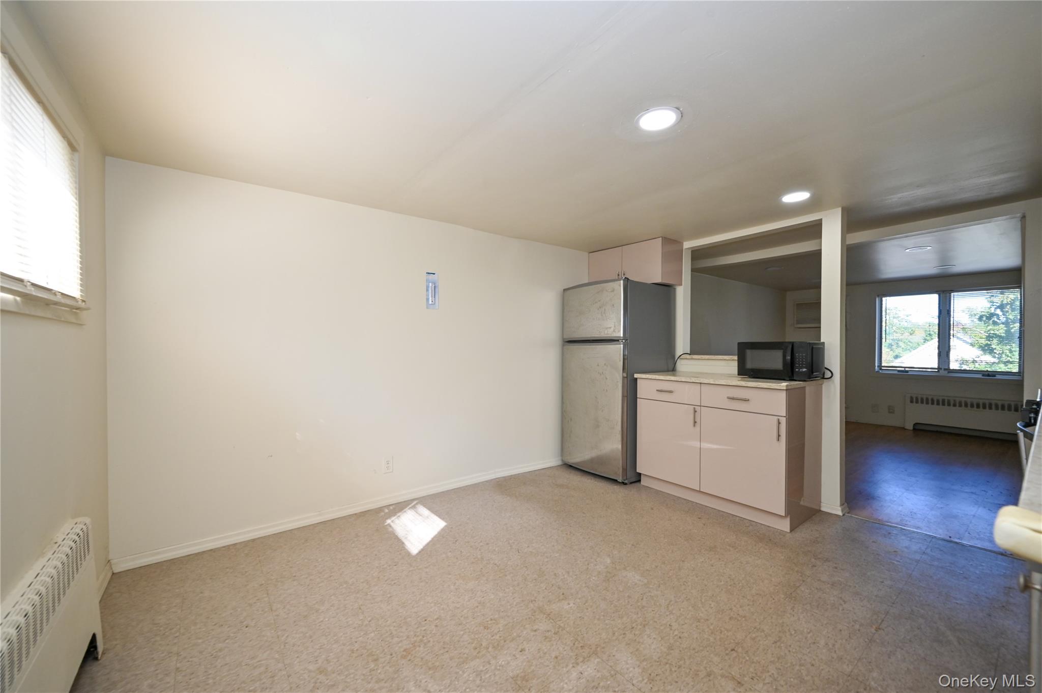 11 Lee Court, Great Neck, NY 11024