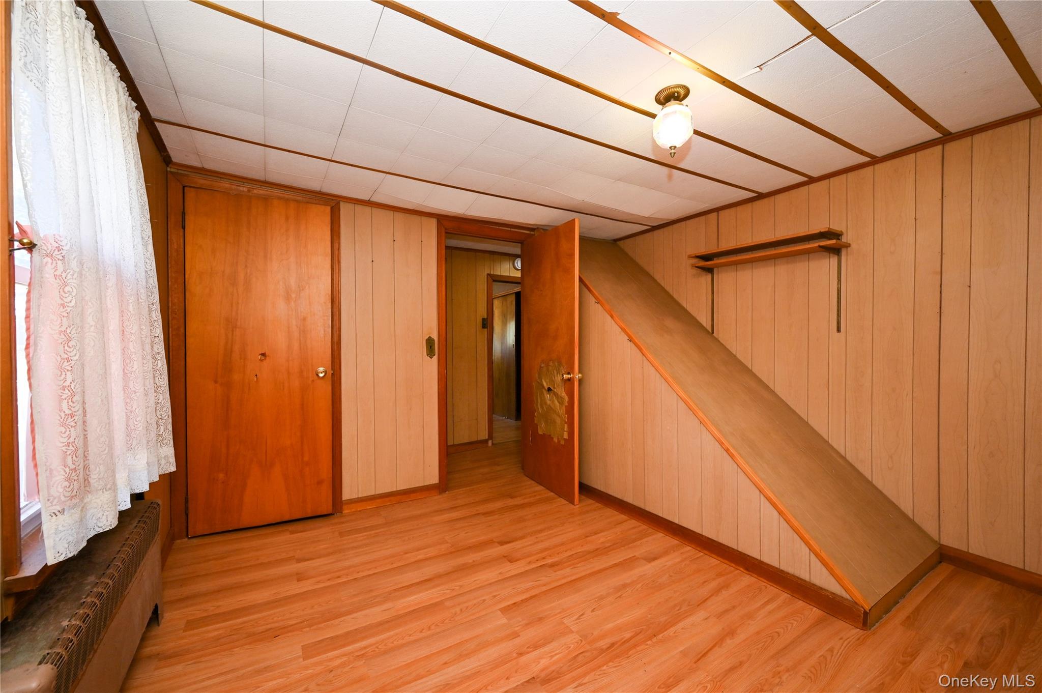 11 Lee Court, Great Neck, NY 11024