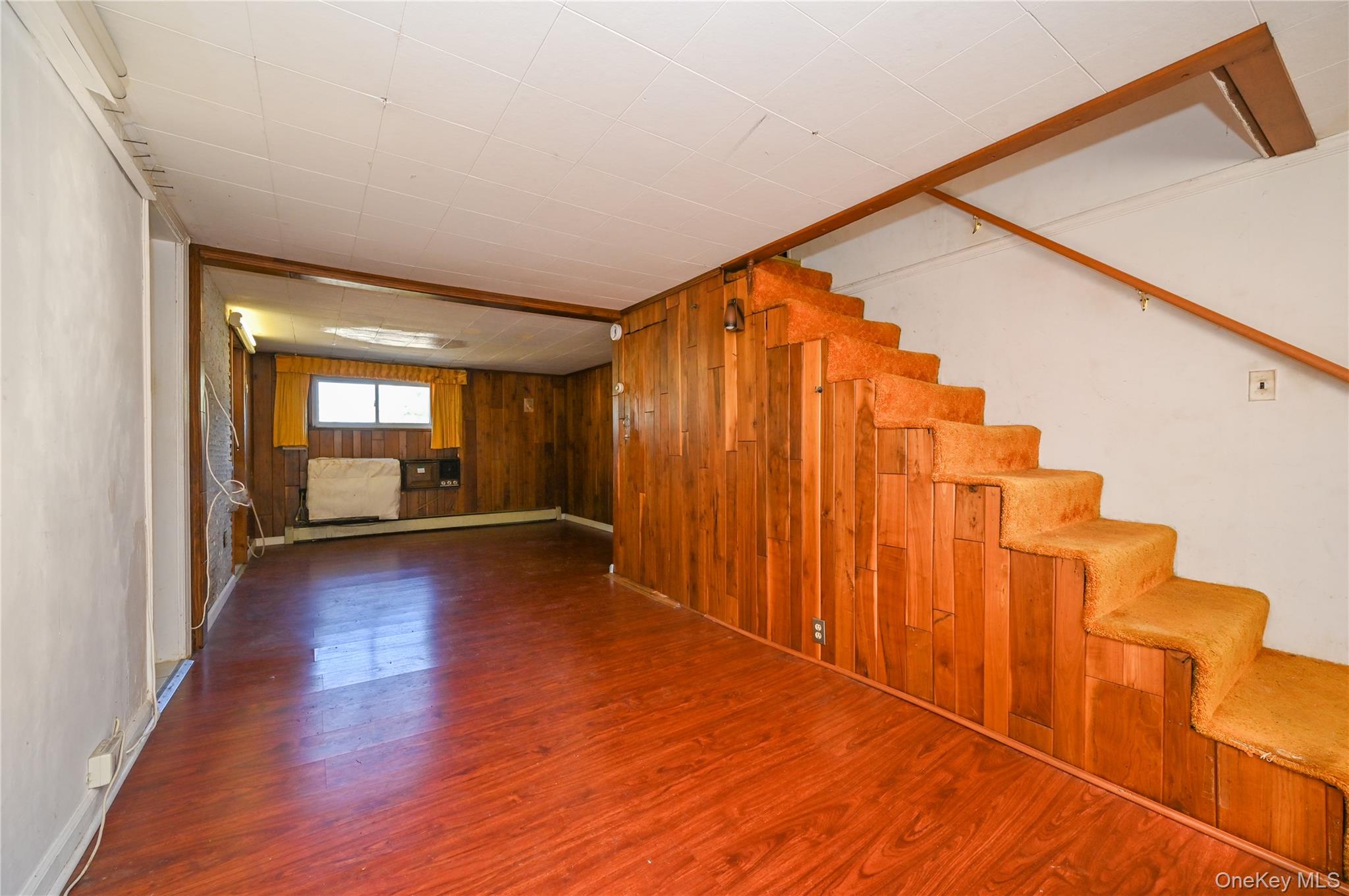 11 Lee Court, Great Neck, NY 11024