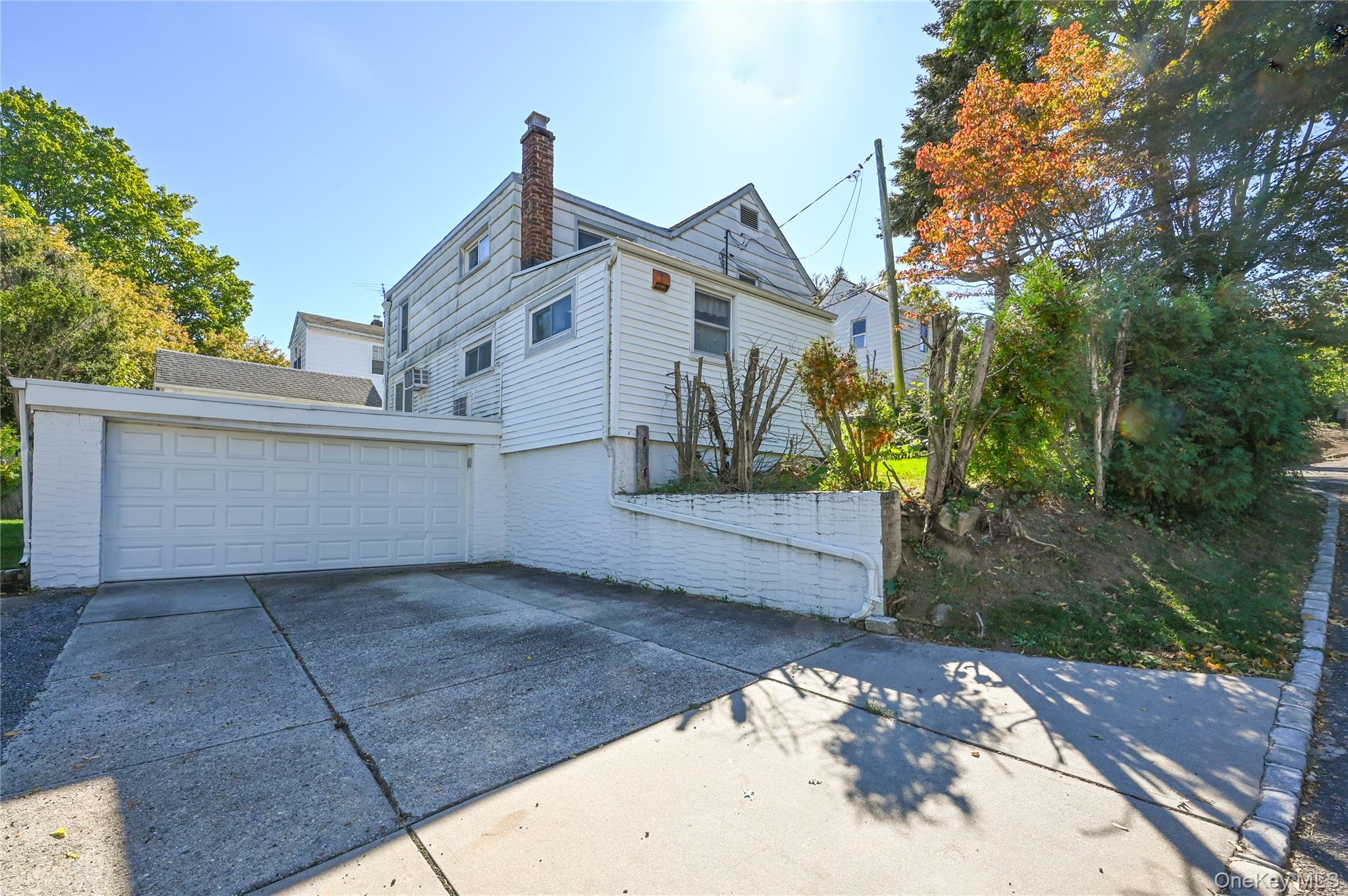 11 Lee Court, Great Neck, NY 11024