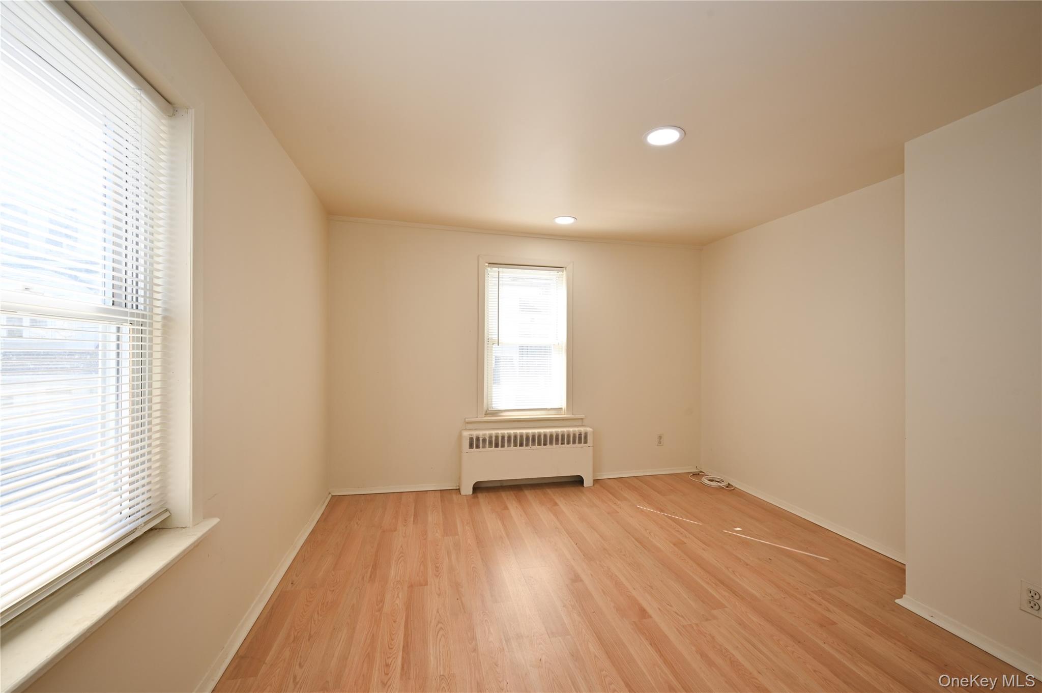 11 Lee Court, Great Neck, NY 11024