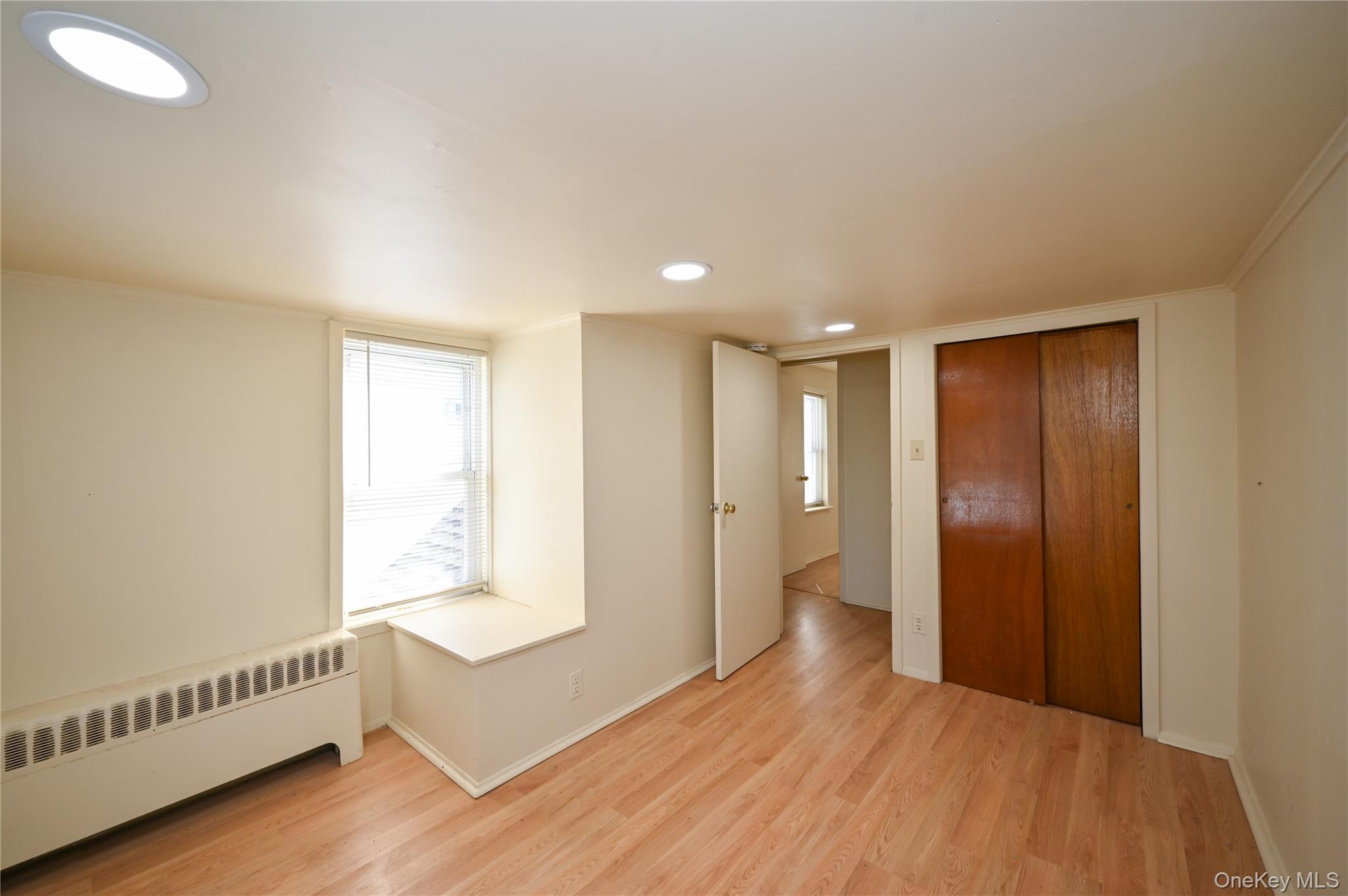 11 Lee Court, Great Neck, NY 11024