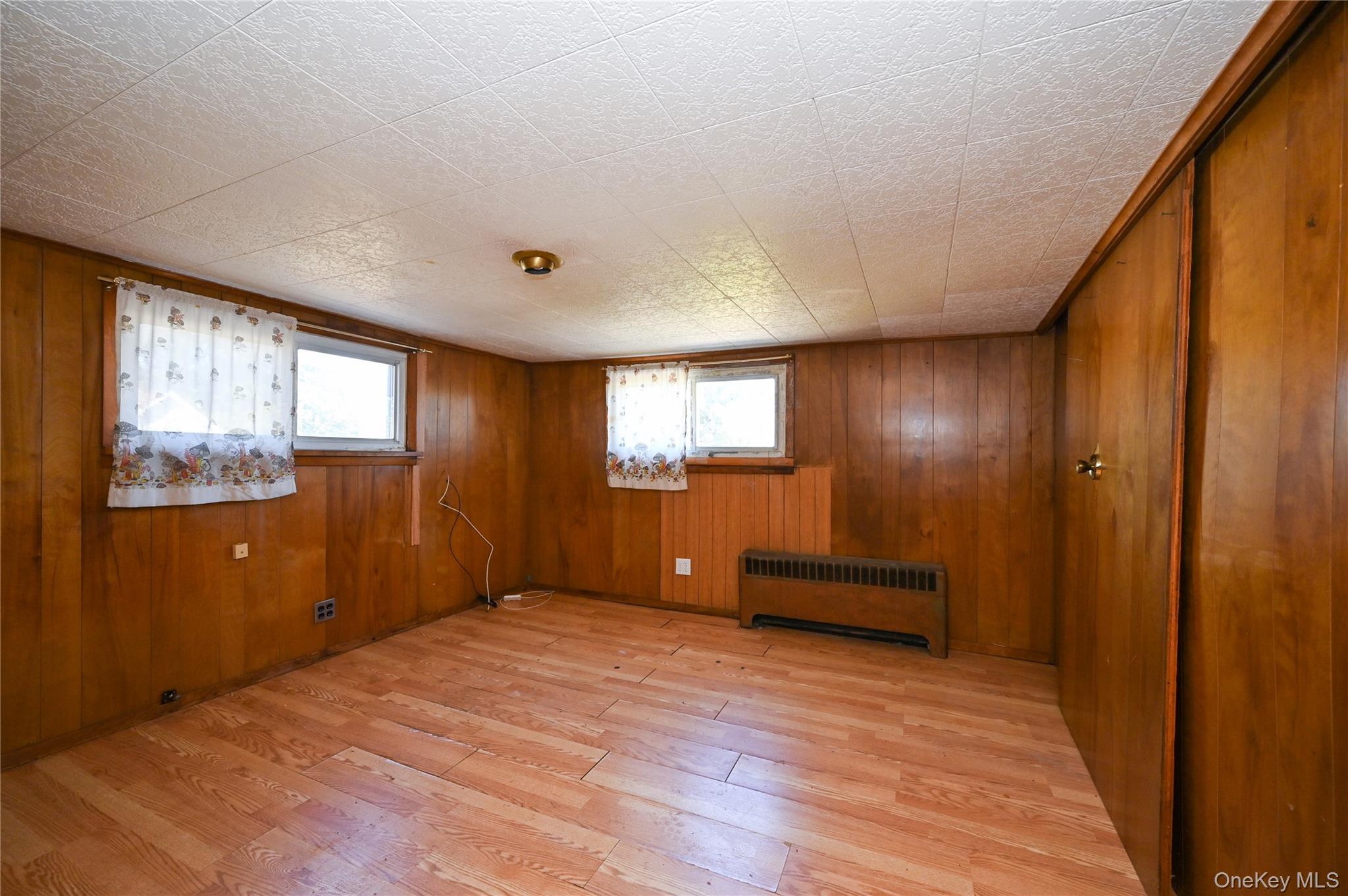 11 Lee Court, Great Neck, NY 11024