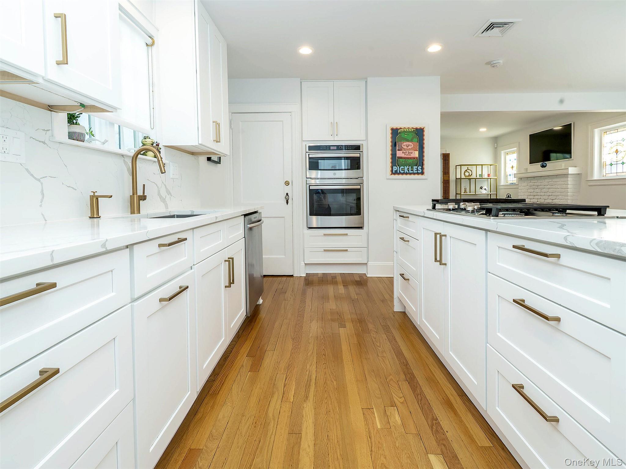 46 Hillview Avenue, Port Washington, NY 11050