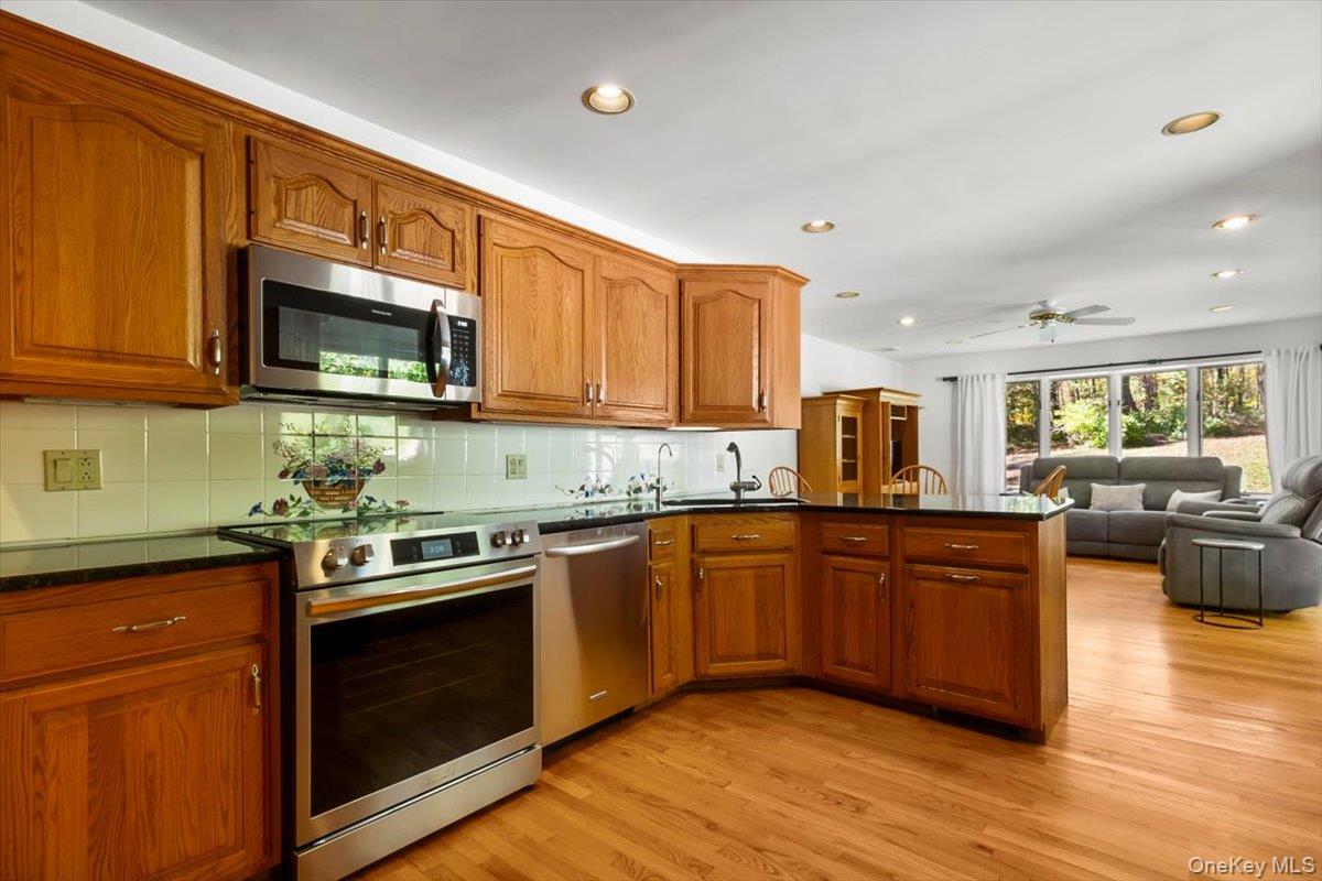 33 Park Drive, Putnam Valley, NY 10579