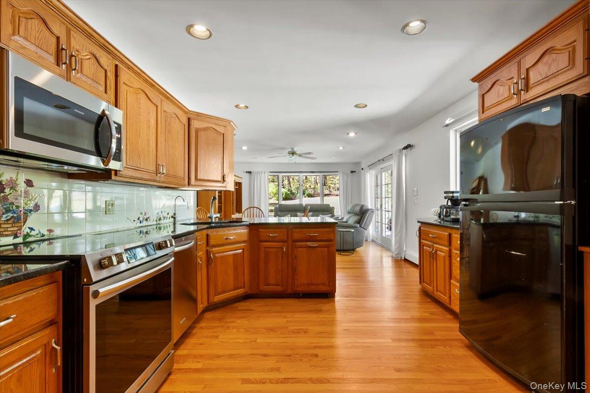 33 Park Drive, Putnam Valley, NY 10579