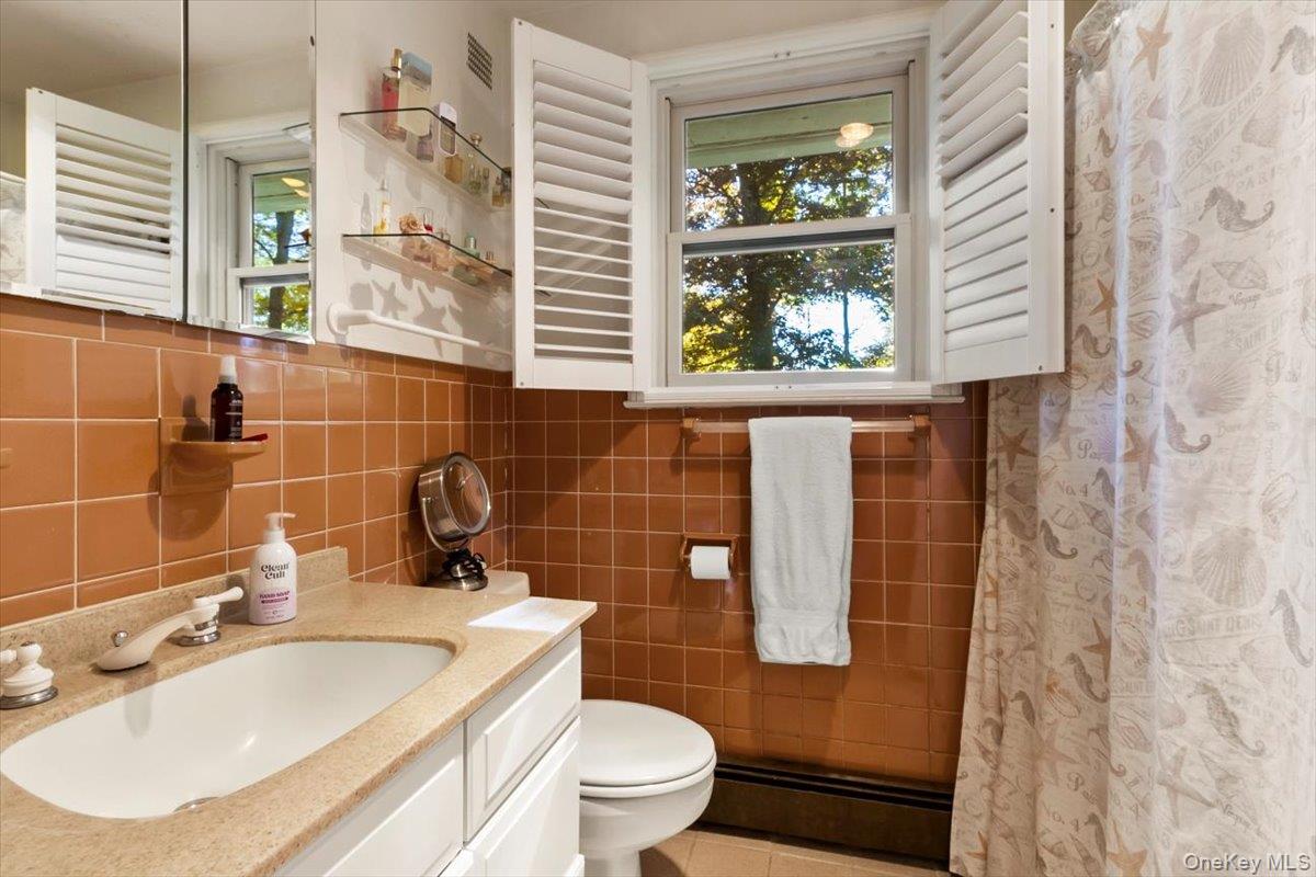 33 Park Drive, Putnam Valley, NY 10579