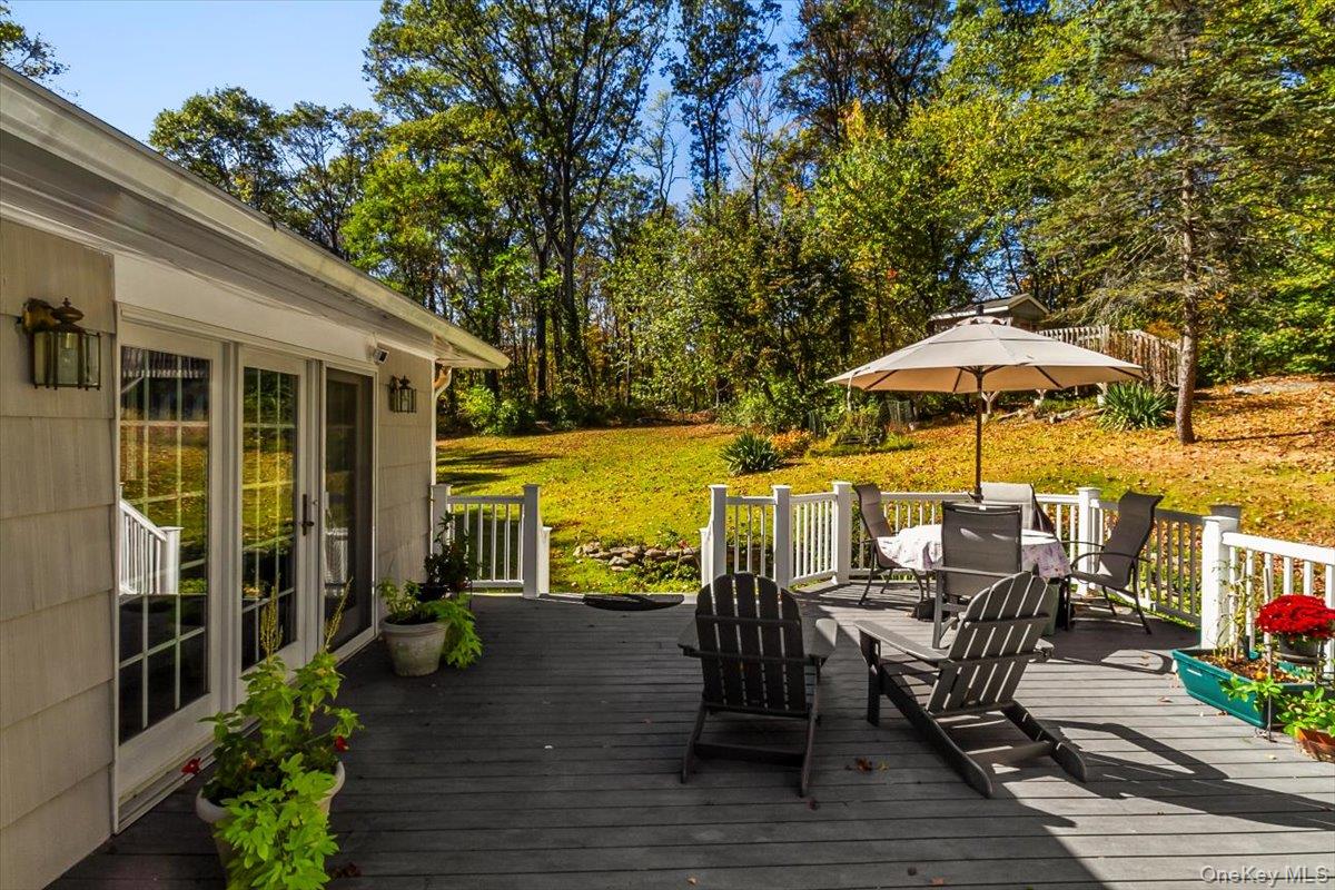 33 Park Drive, Putnam Valley, NY 10579