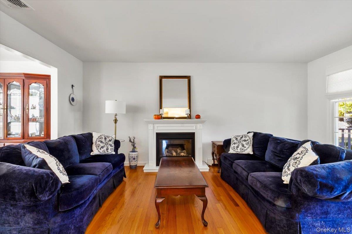 33 Park Drive, Putnam Valley, NY 10579