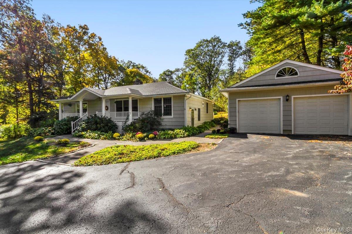 33 Park Drive, Putnam Valley, NY 10579