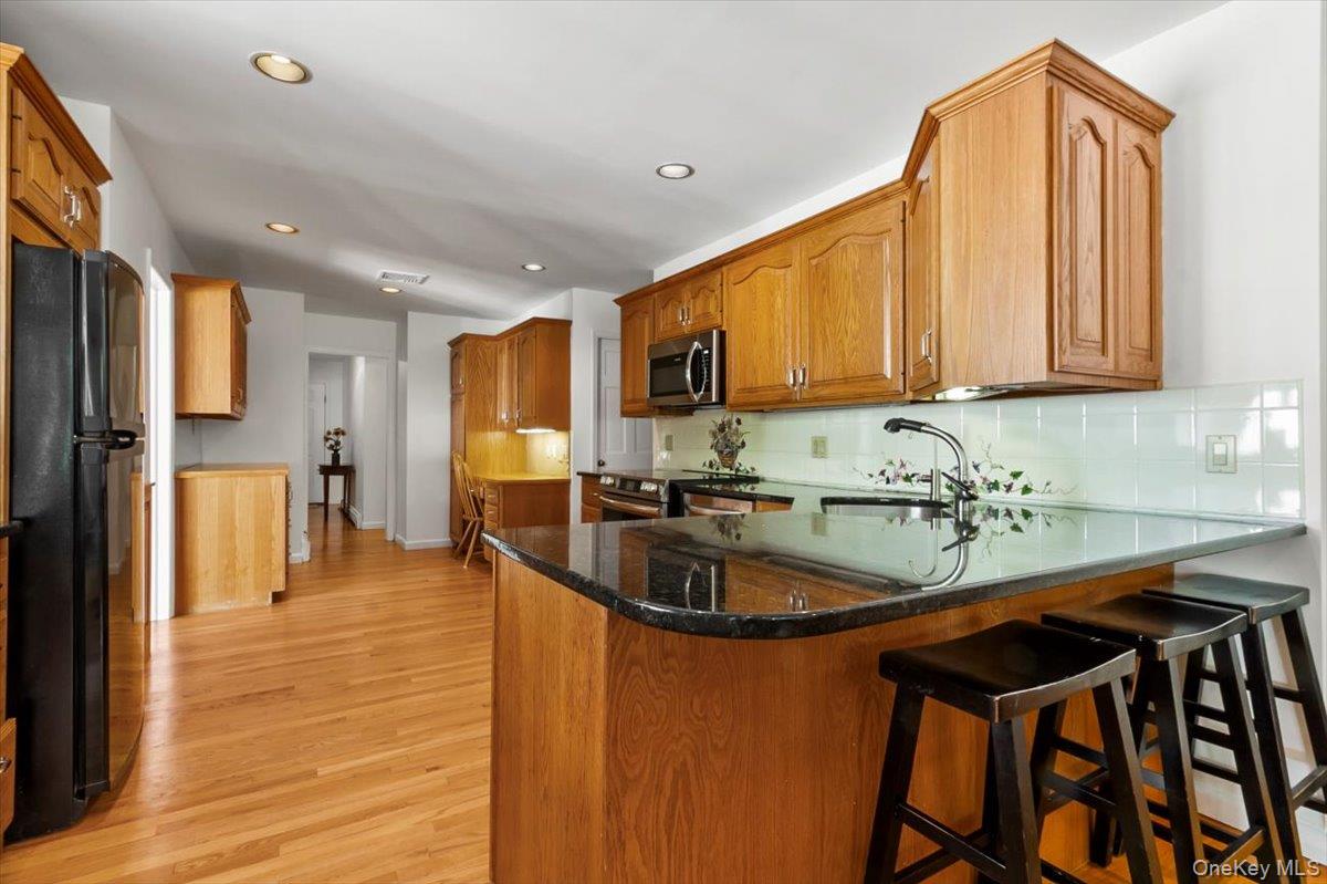 33 Park Drive, Putnam Valley, NY 10579