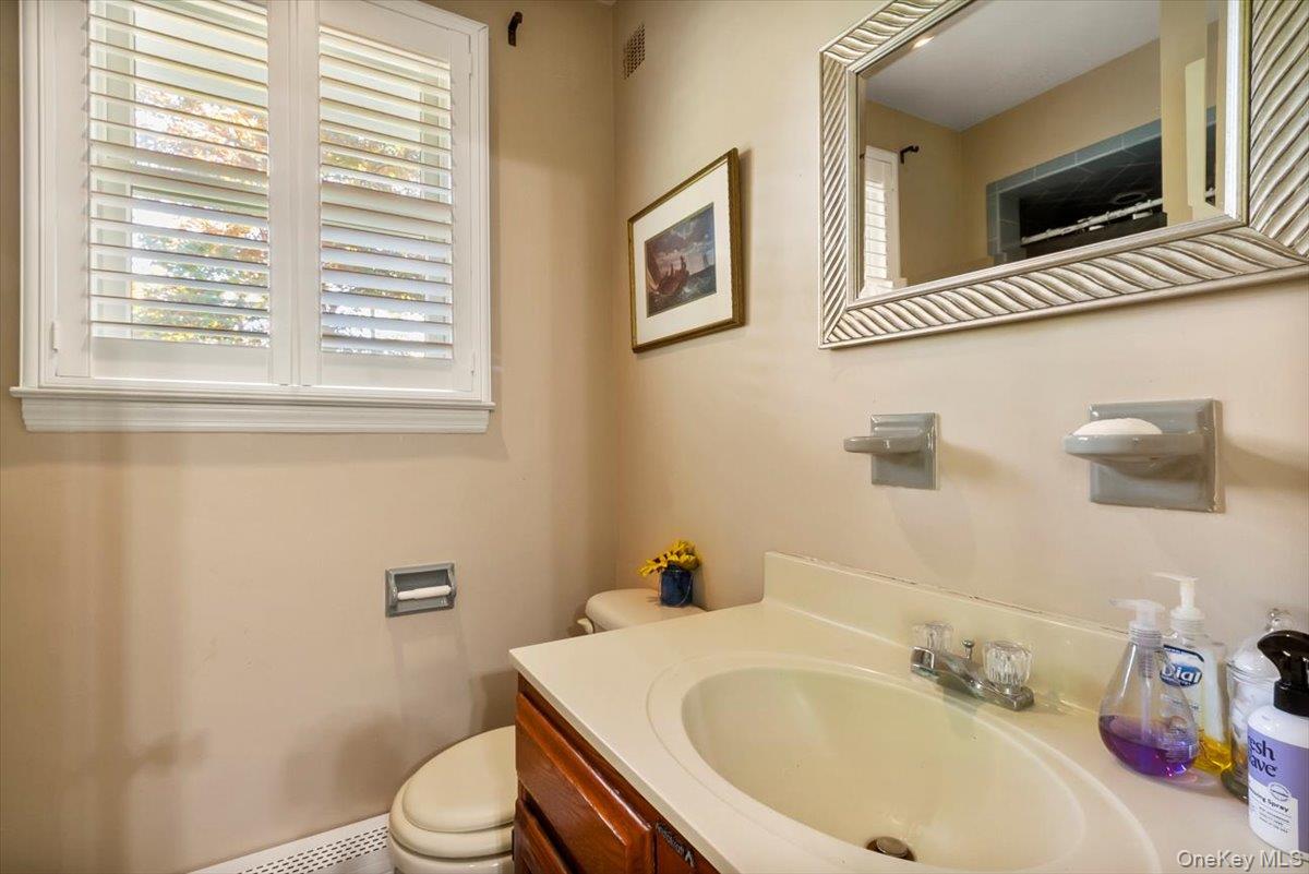 33 Park Drive, Putnam Valley, NY 10579