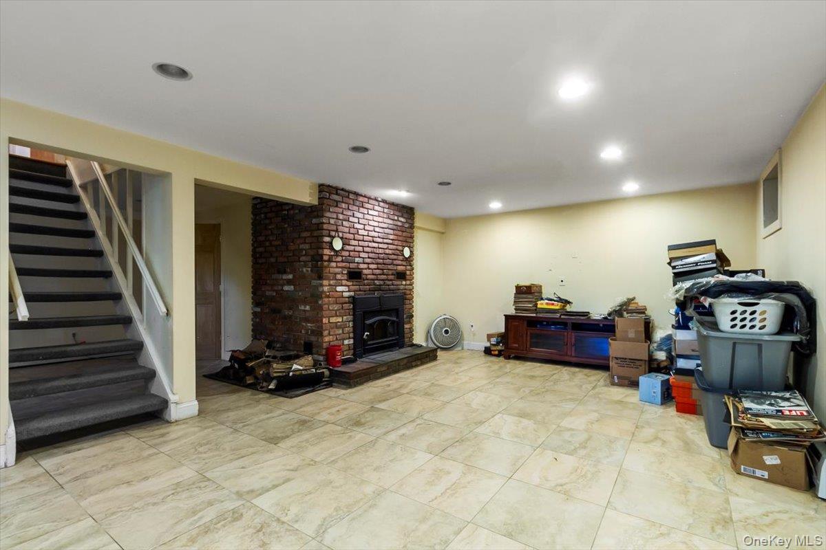 33 Park Drive, Putnam Valley, NY 10579