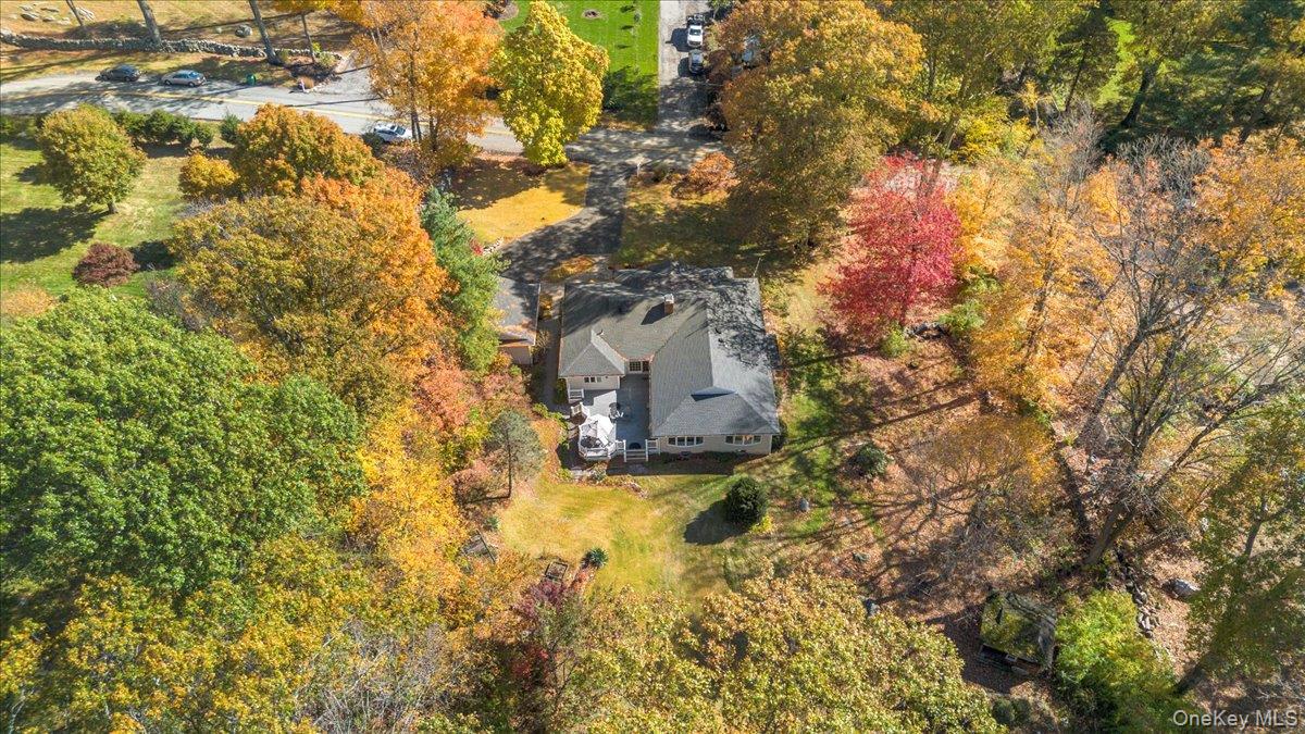 33 Park Drive, Putnam Valley, NY 10579