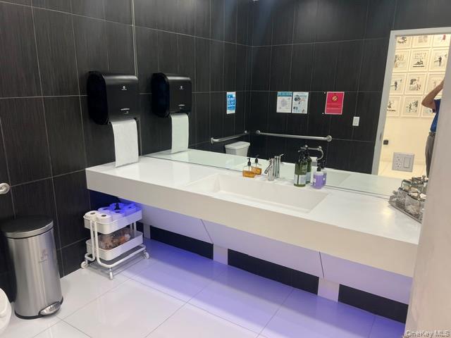 39 Great Neck Road, Great Neck Plaza, NY 11021