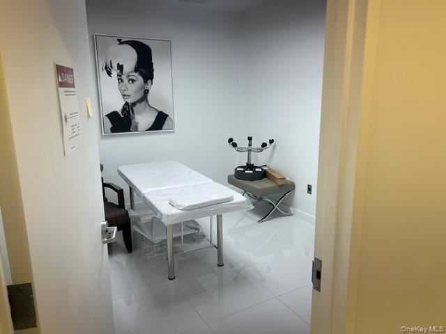 39 Great Neck Road, Great Neck Plaza, NY 11021