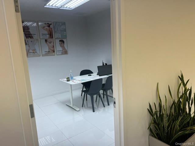 39 Great Neck Road, Great Neck Plaza, NY 11021