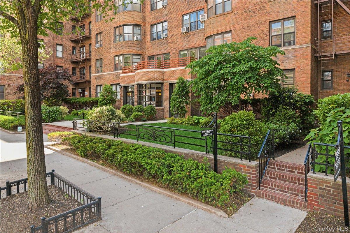 98-120 Queens Boulevard # 6G, Rego Park, NY 11374