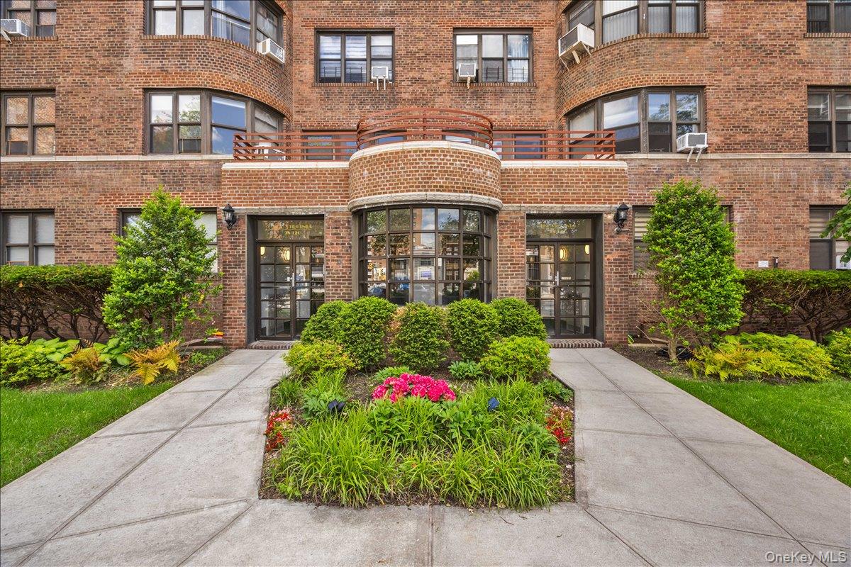 98-120 Queens Boulevard # 6G, Rego Park, NY 11374