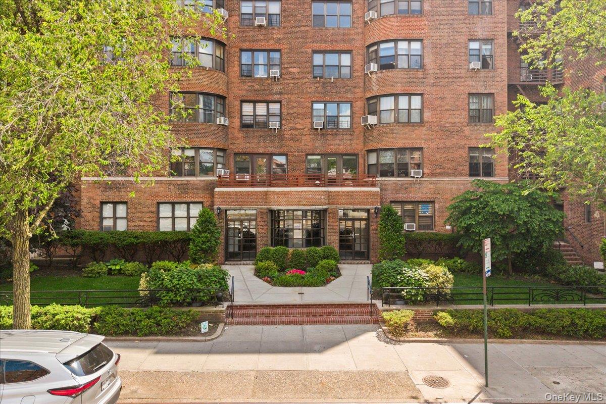 98-120 Queens Boulevard # 6G, Rego Park, NY 11374