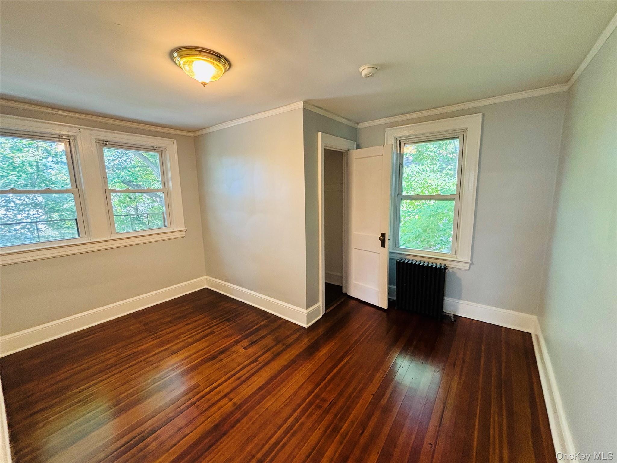 19 Ellwood Street, Glen Cove, NY 11542