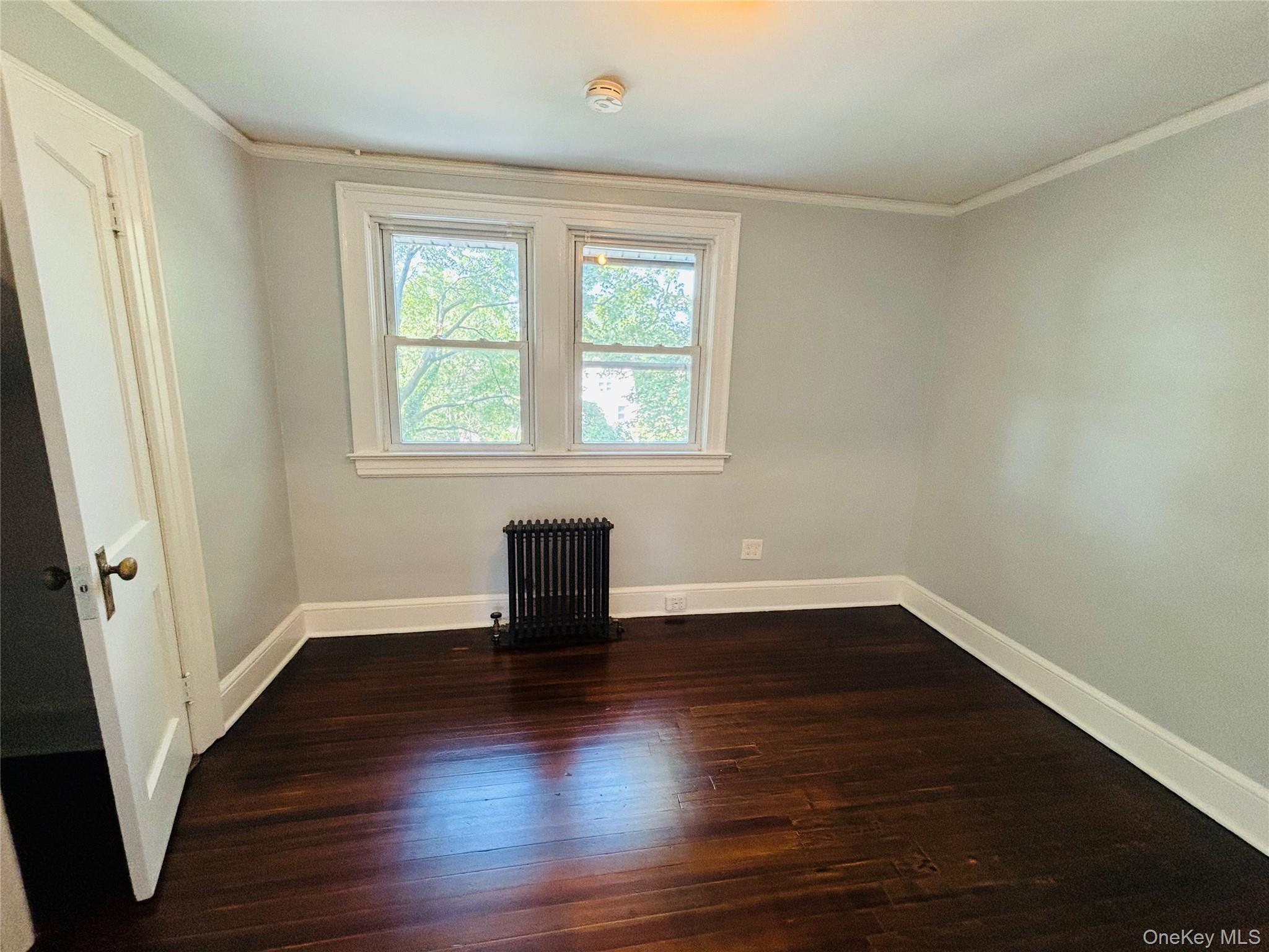 19 Ellwood Street, Glen Cove, NY 11542