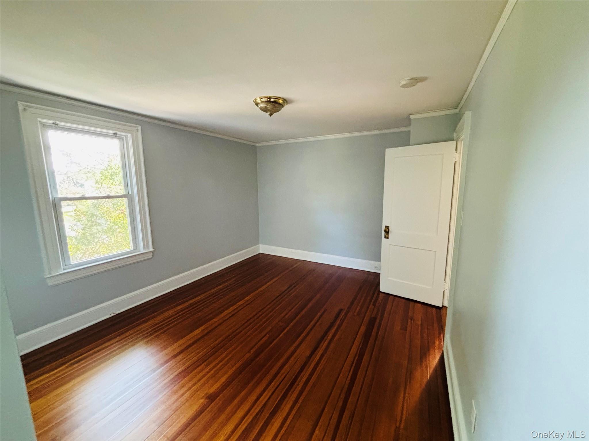 19 Ellwood Street, Glen Cove, NY 11542