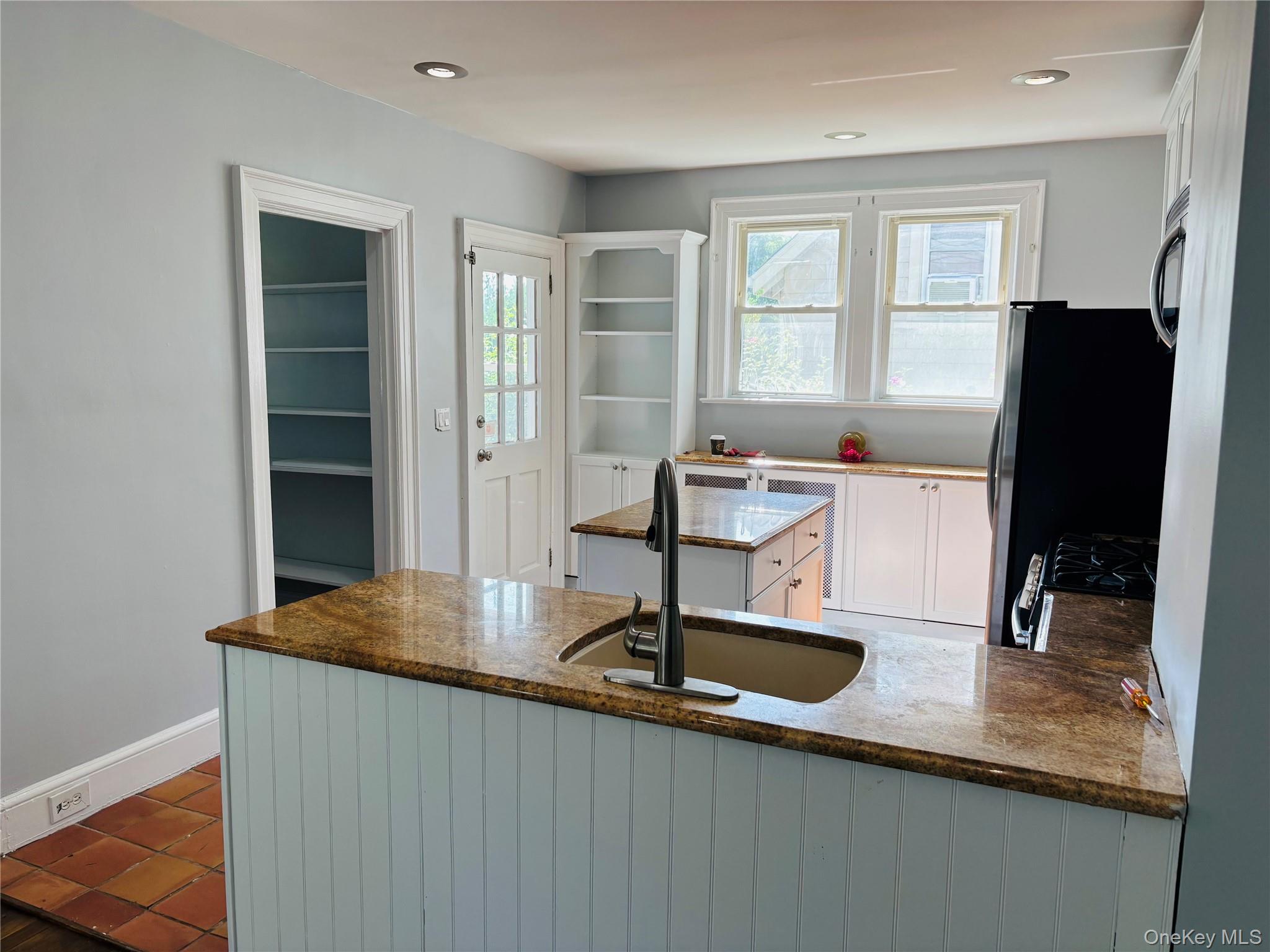 19 Ellwood Street, Glen Cove, NY 11542