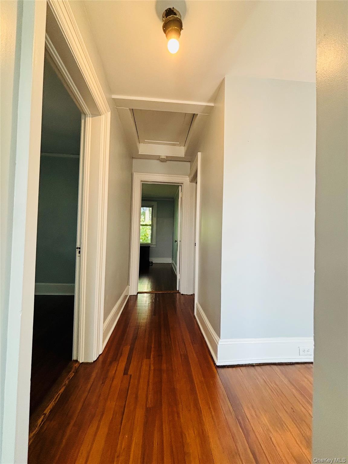 19 Ellwood Street, Glen Cove, NY 11542