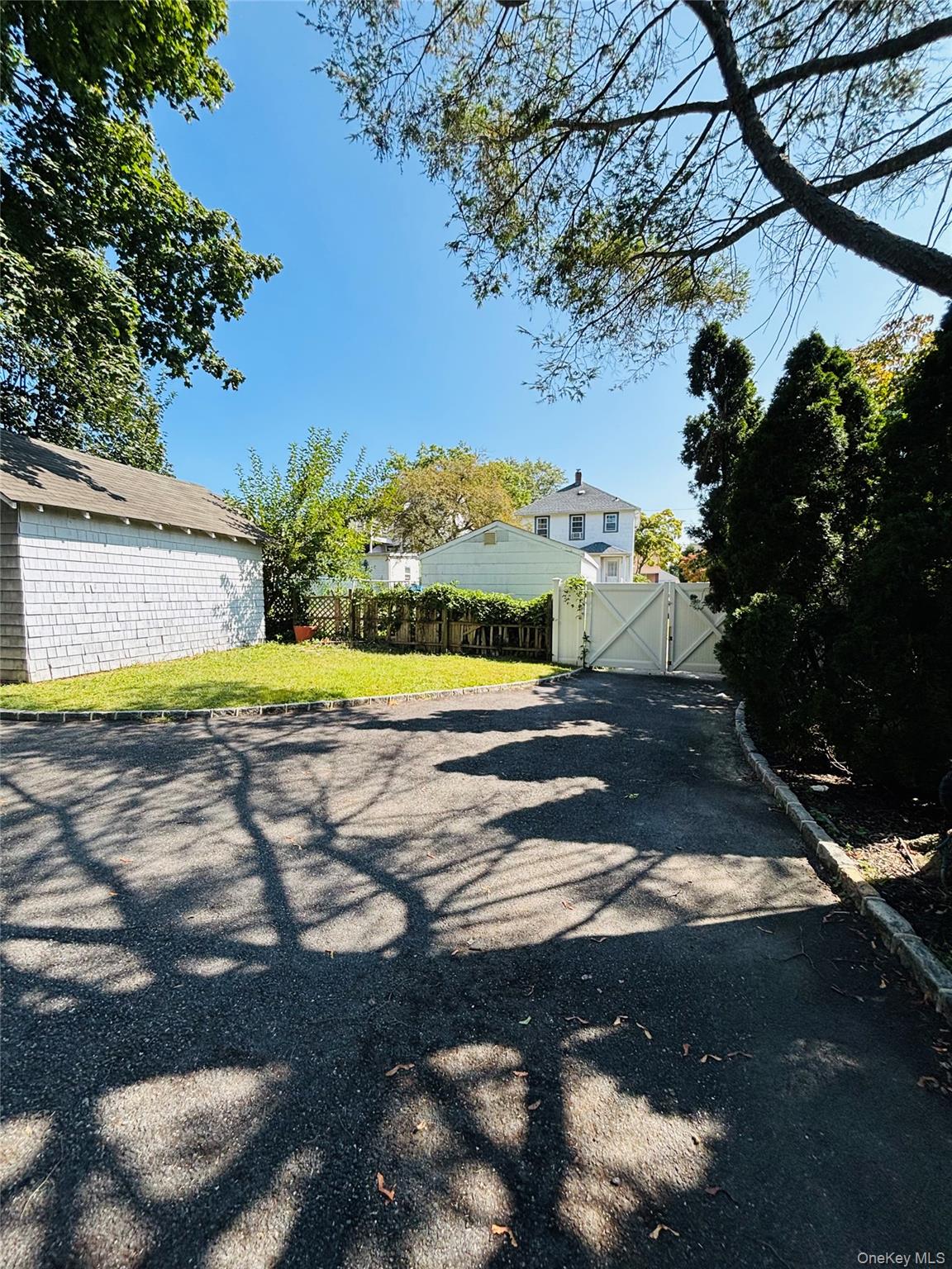 19 Ellwood Street, Glen Cove, NY 11542