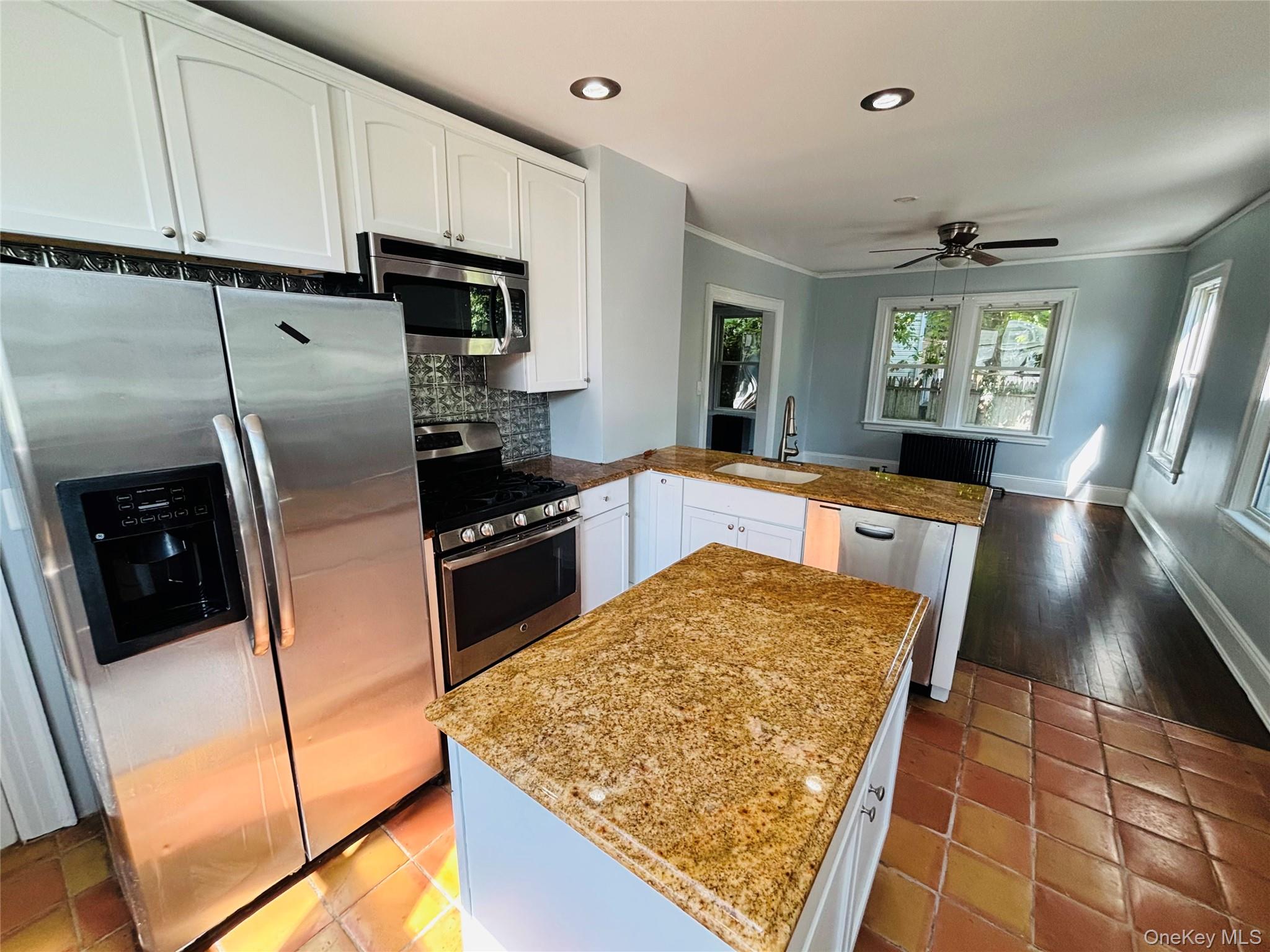 19 Ellwood Street, Glen Cove, NY 11542