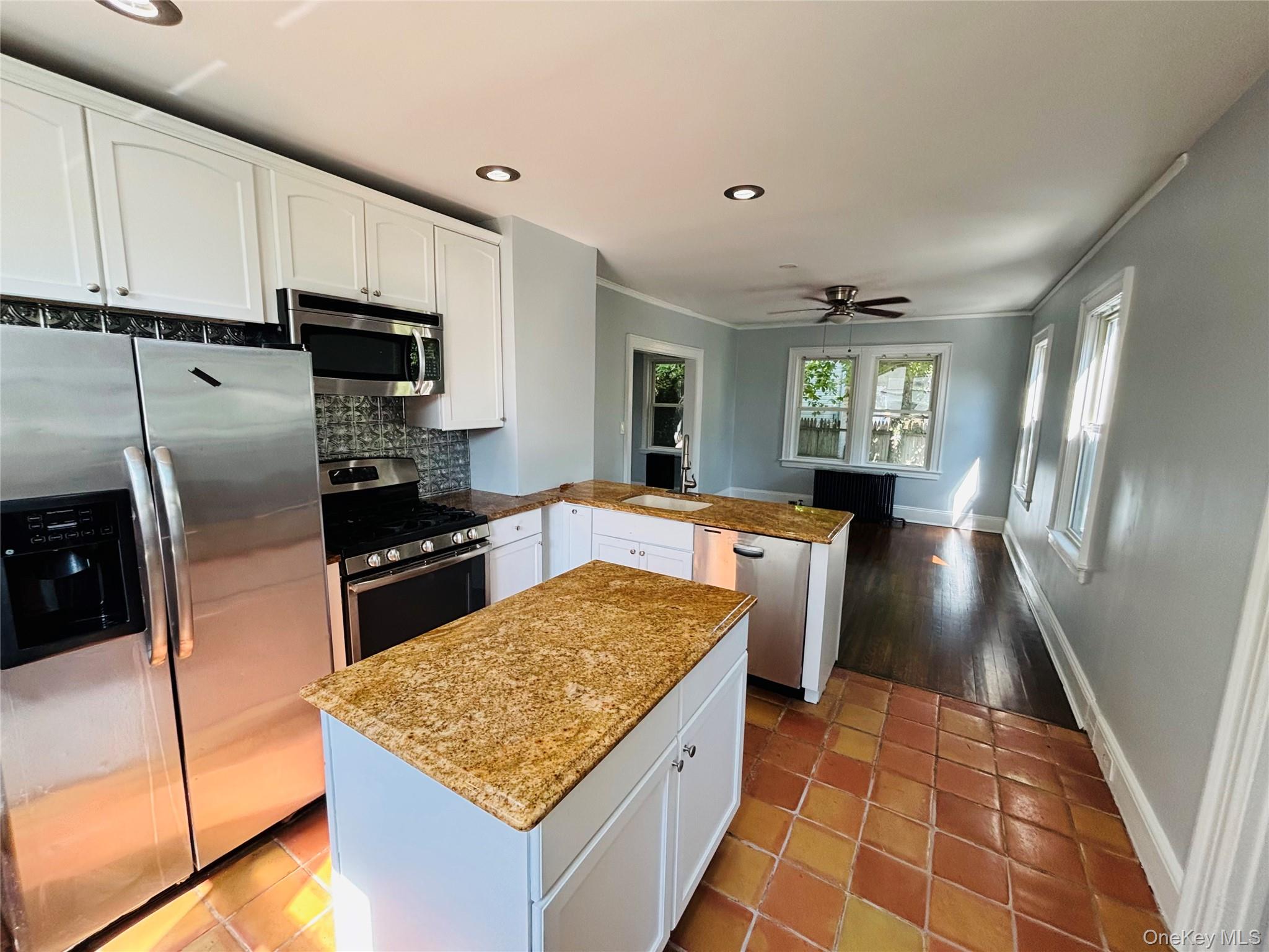 19 Ellwood Street, Glen Cove, NY 11542