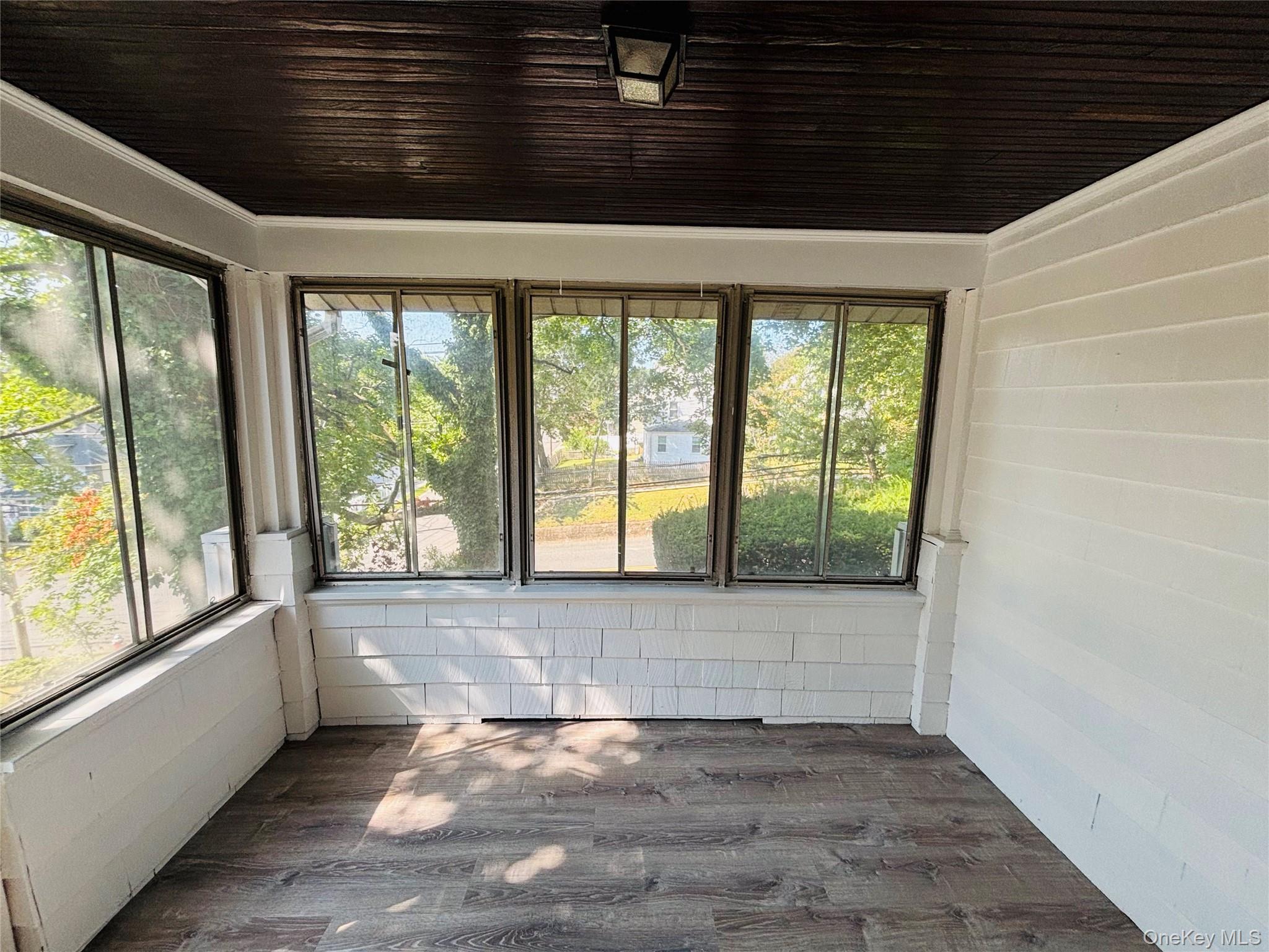 19 Ellwood Street, Glen Cove, NY 11542