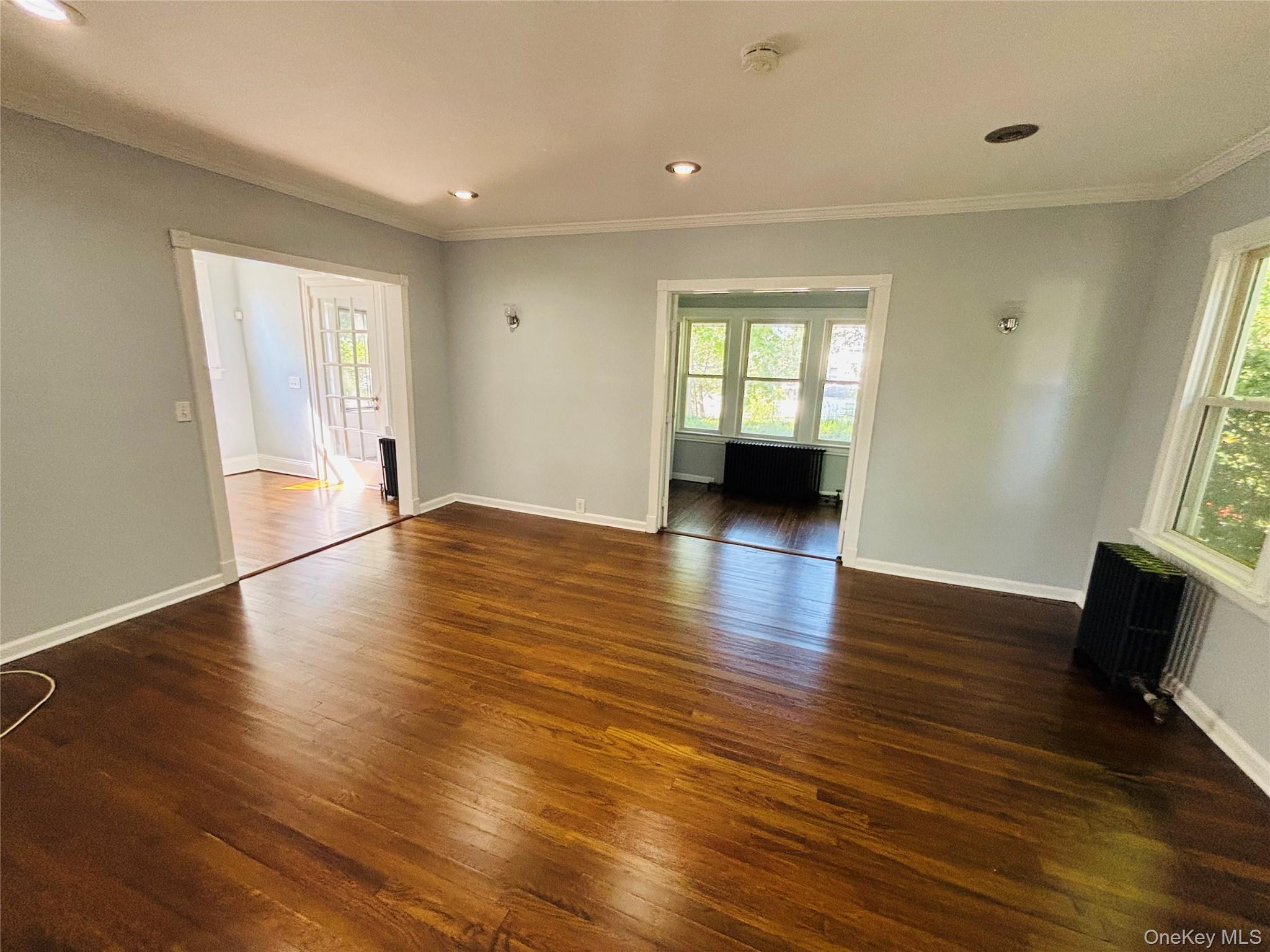 19 Ellwood Street, Glen Cove, NY 11542